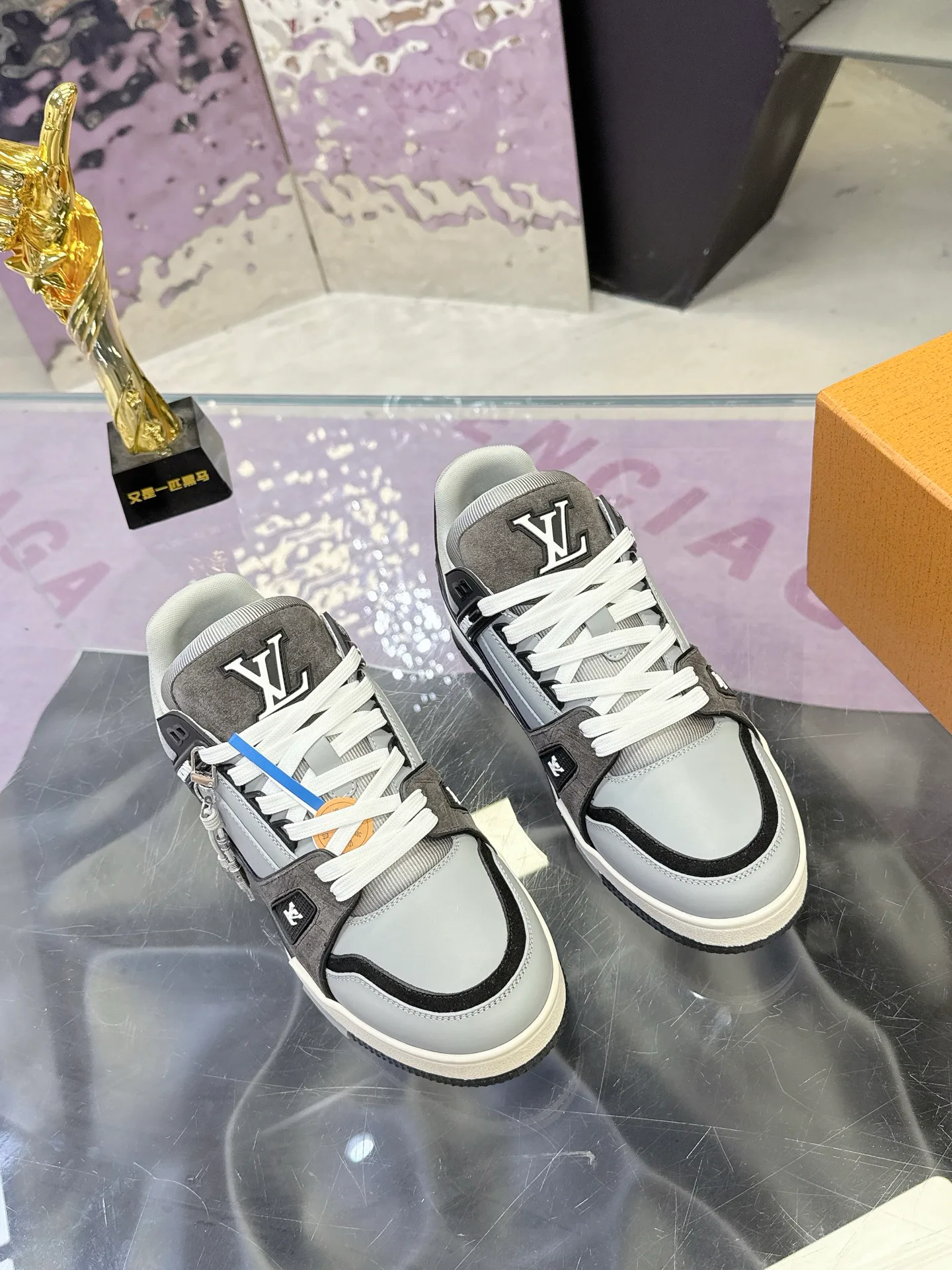 Кроссовки Женские Louis Vuitton 17930926