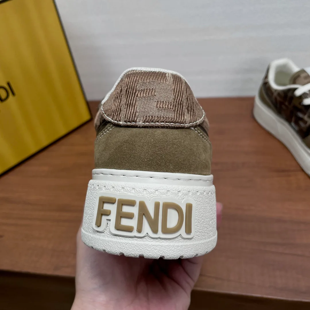 Кроссовки Женские Fendi 18626498