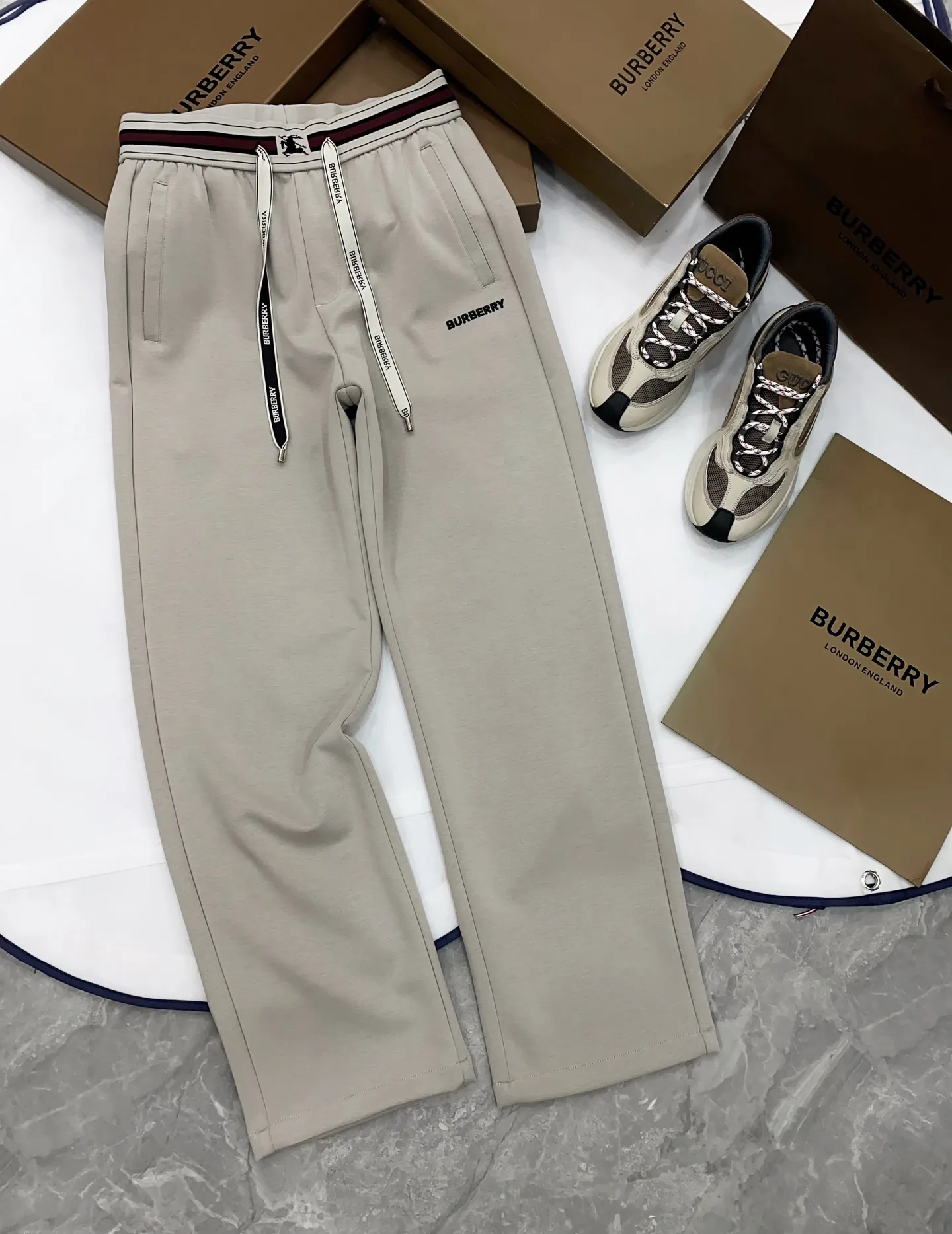 Брюки Мужские Burberry 13441682