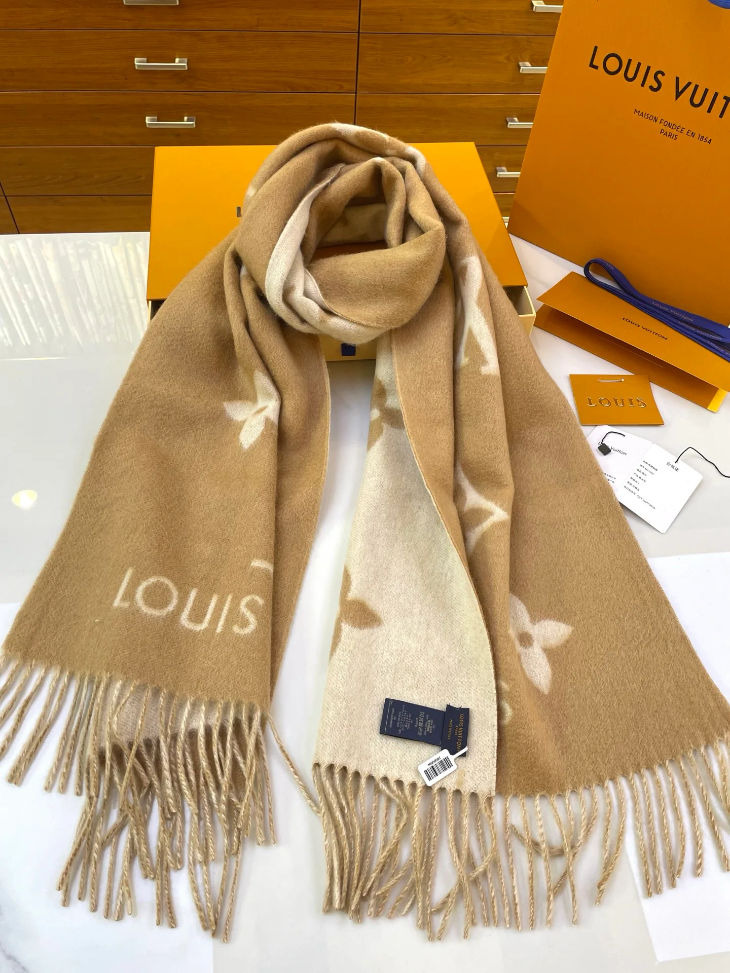 Шарфы Louis Vuitton 266403