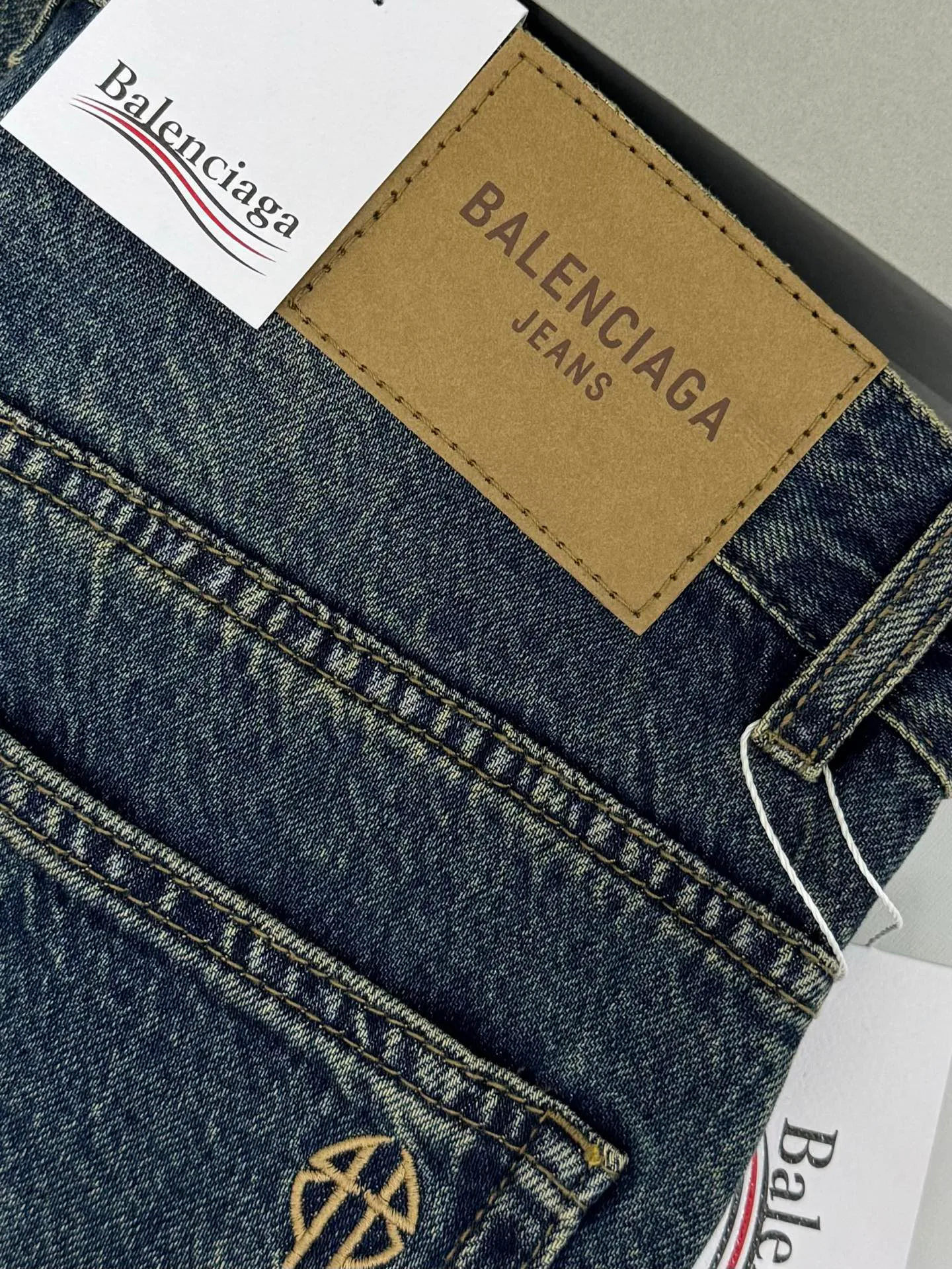 Джинсы Женские Balenciaga 18140729