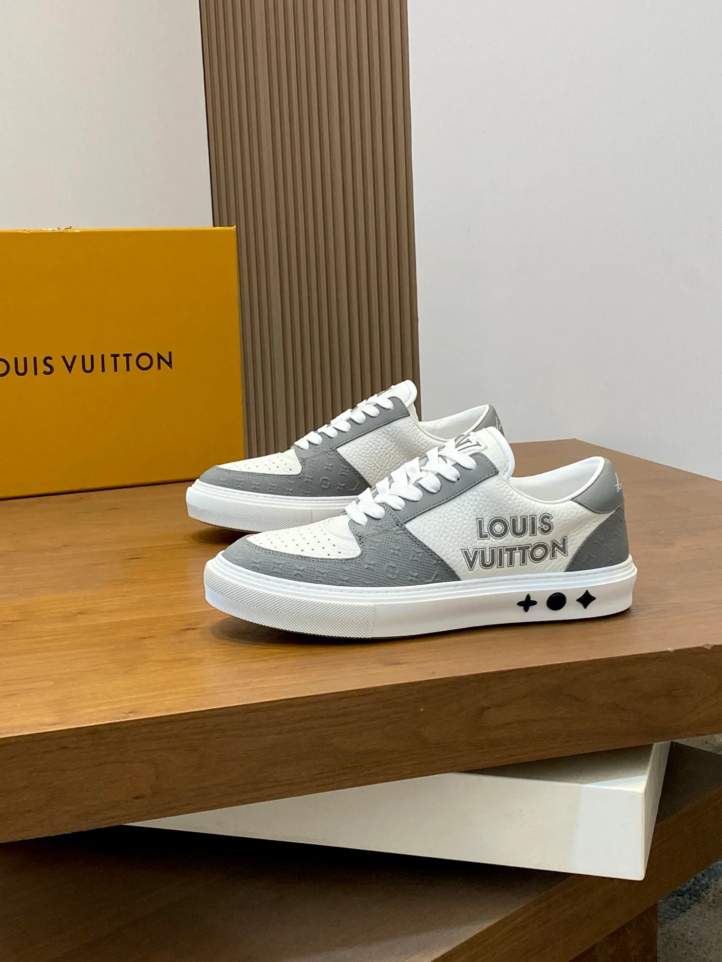 Кроссовки Мужские Louis Vuitton 13553768