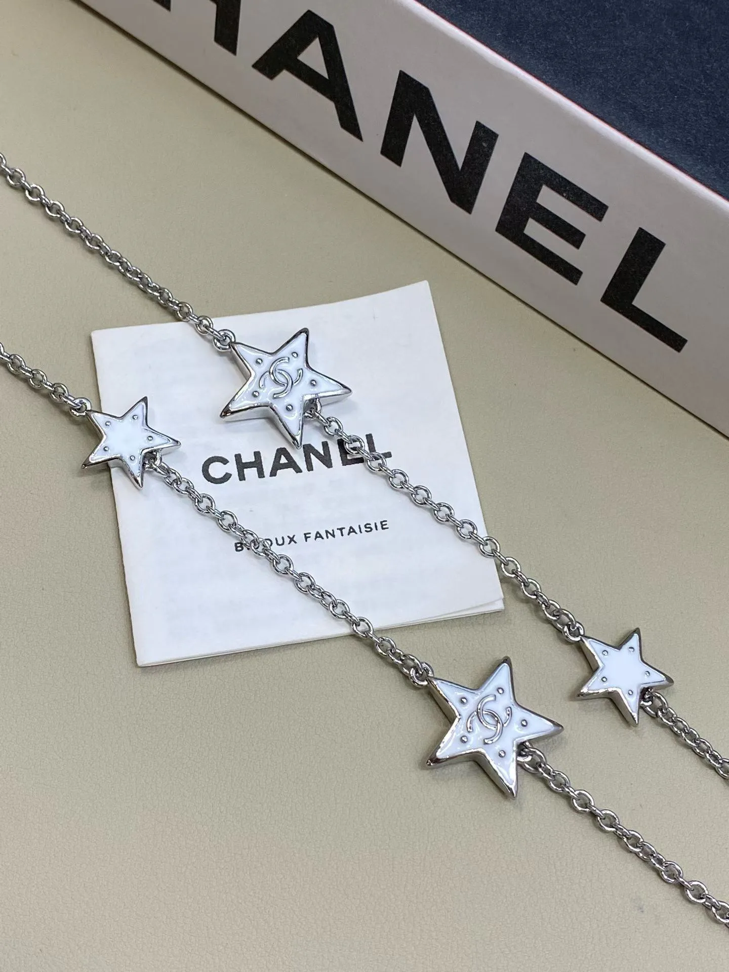 Бижутерия Chanel 18351210