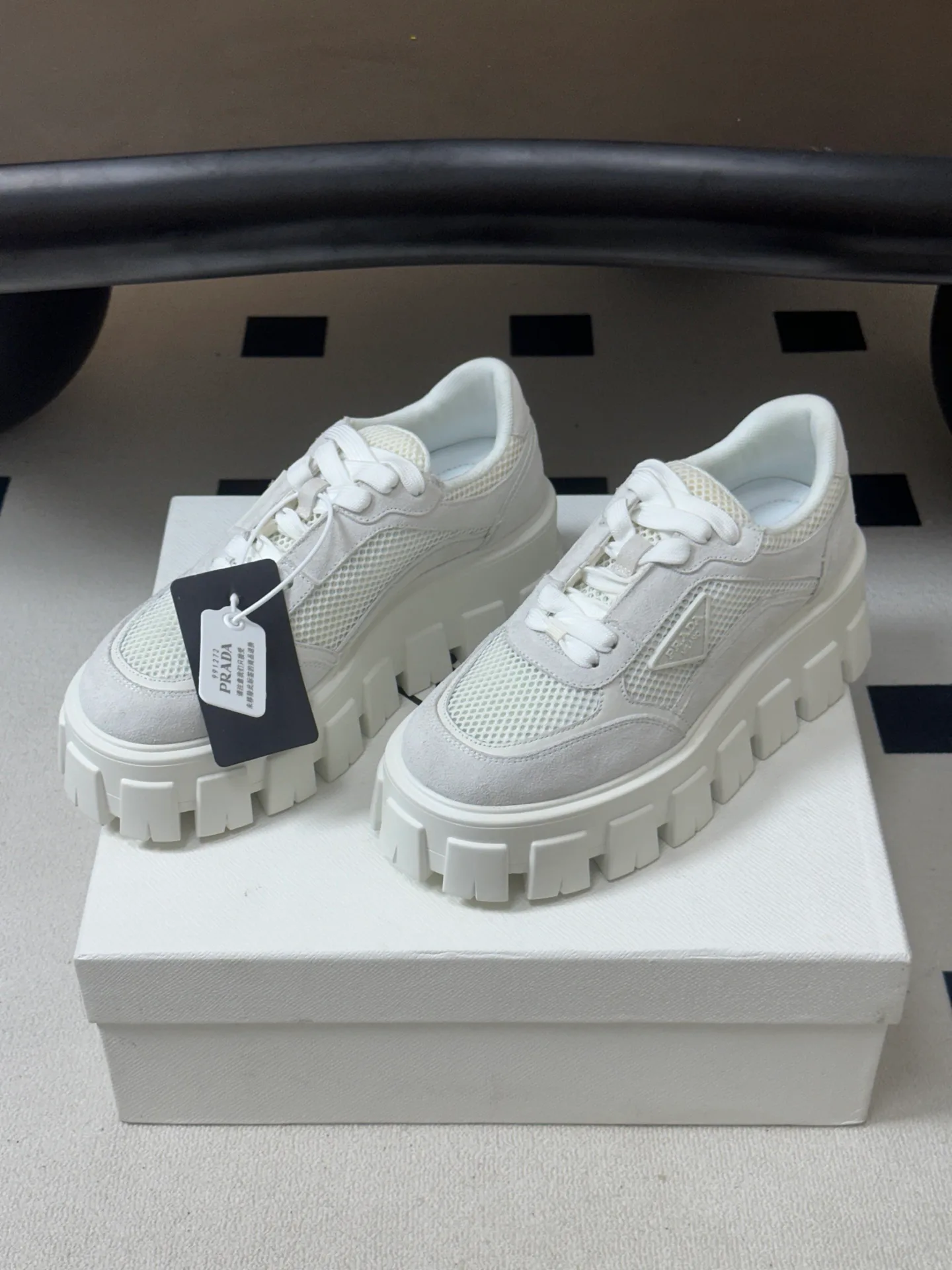 Кроссовки Женские Prada 18049584