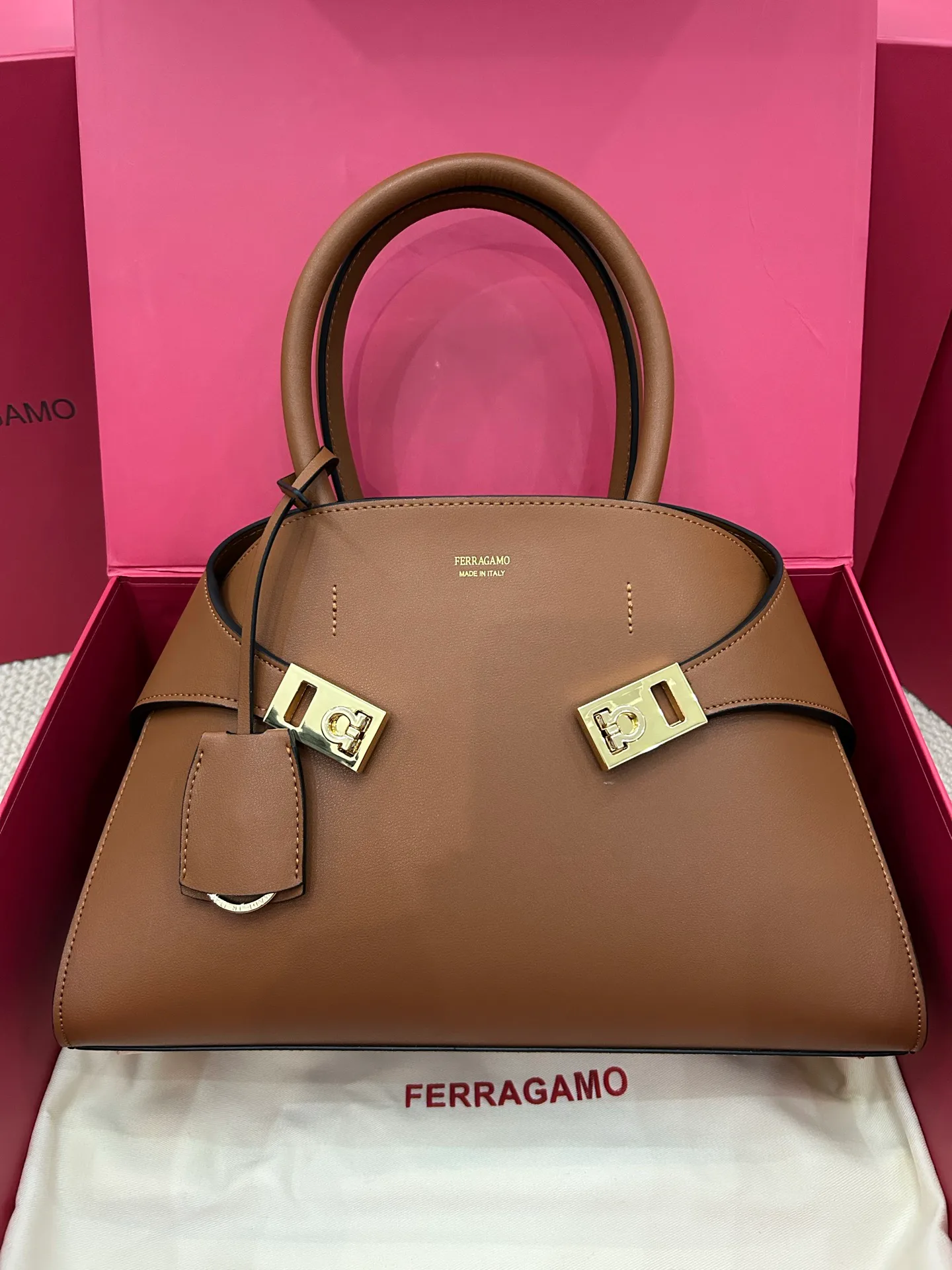 Классические Сумки Женские Salvatore Ferragamo 1401947