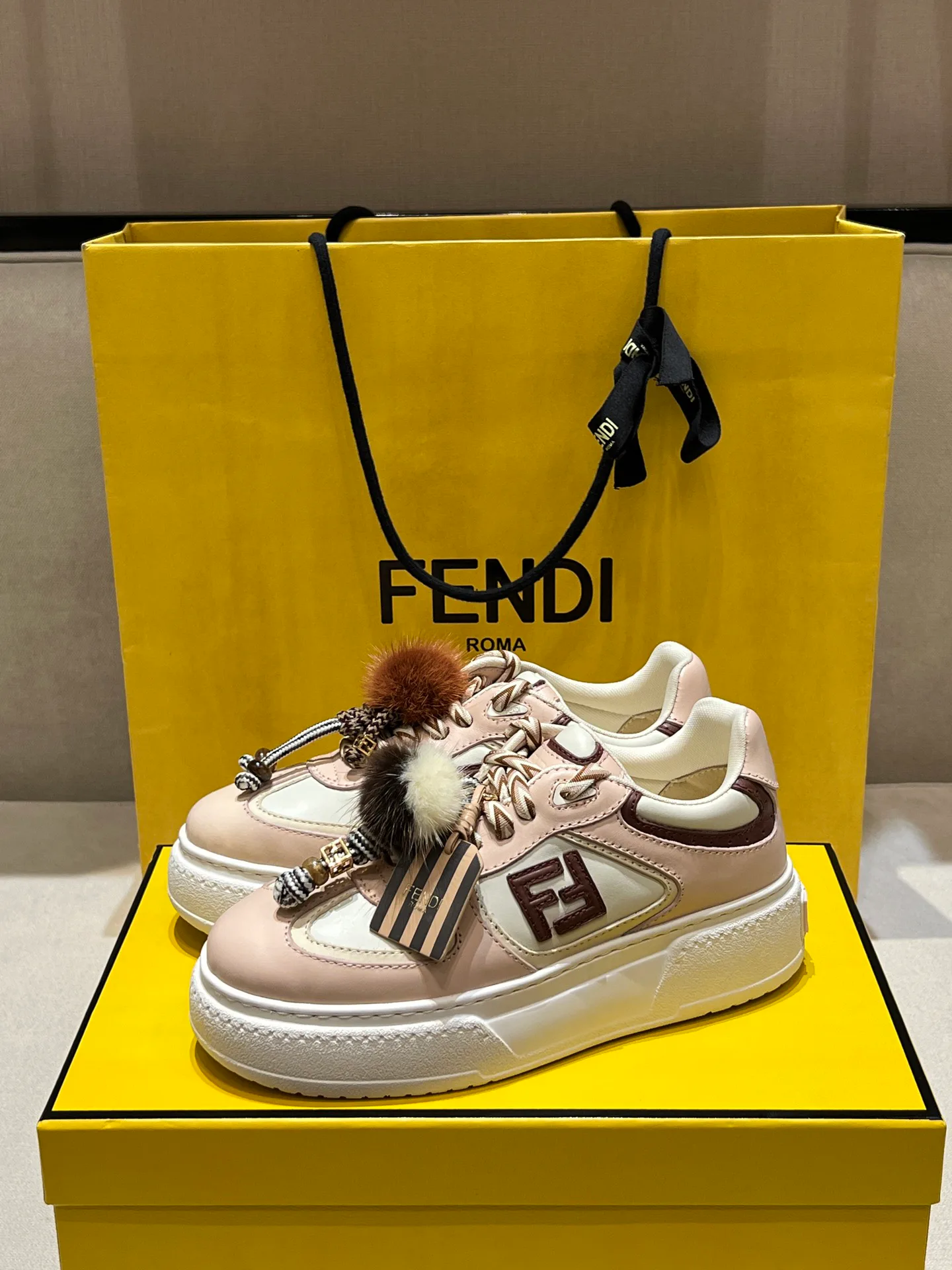 Кроссовки Женские Fendi 18020651