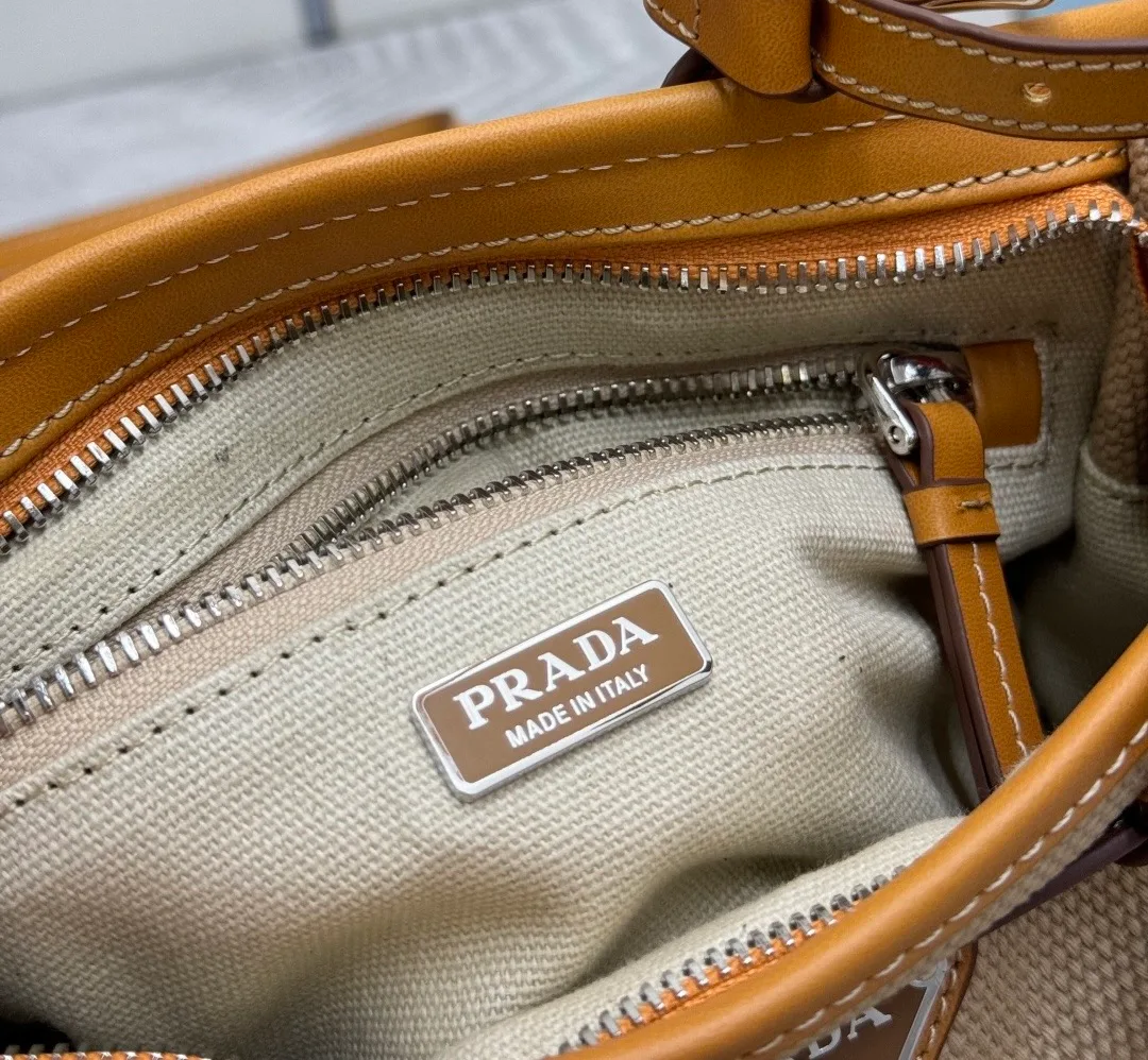 Классические Сумки Женские Prada 13223416
