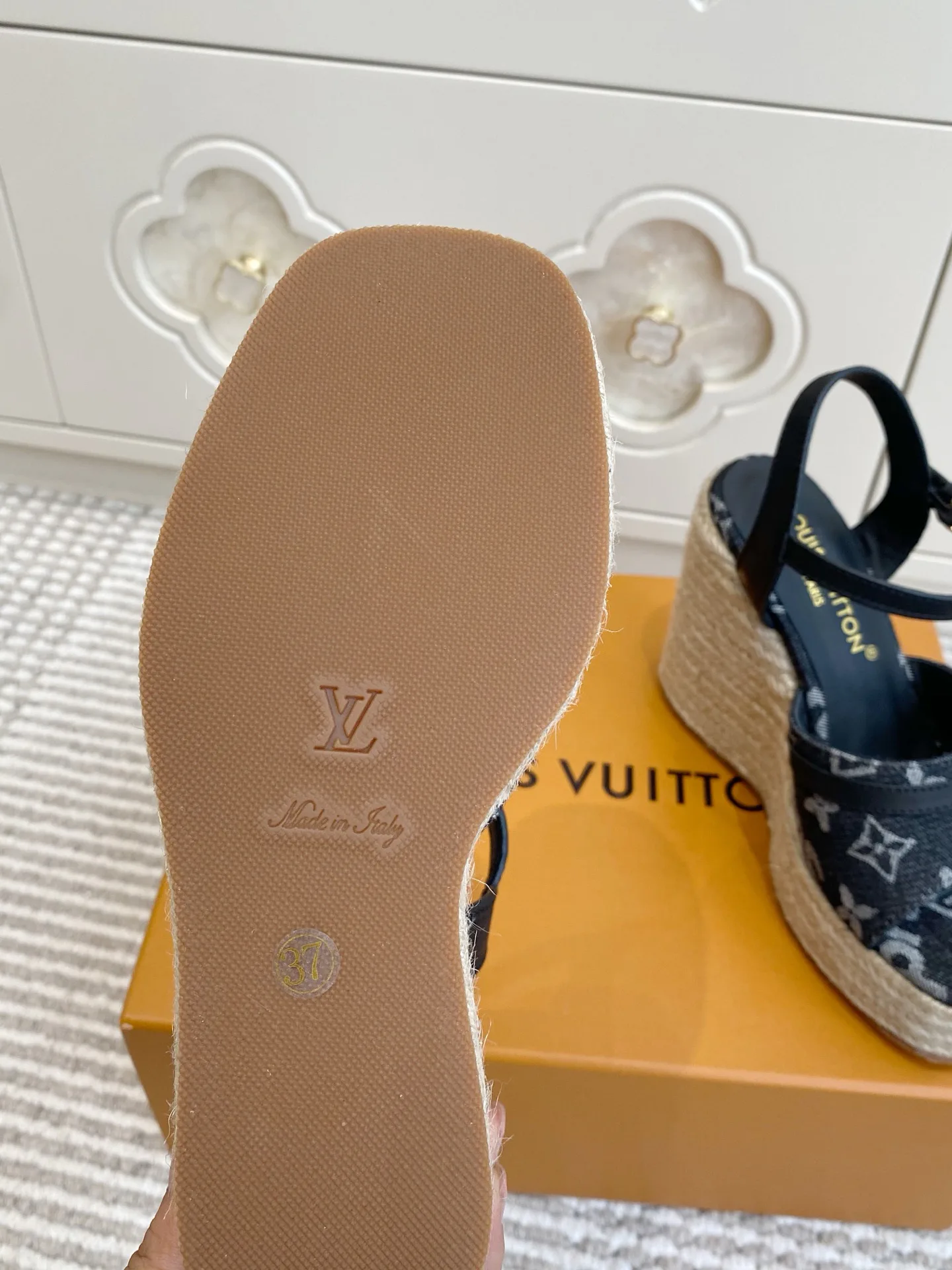 Босоножки Женские Louis Vuitton 12779850