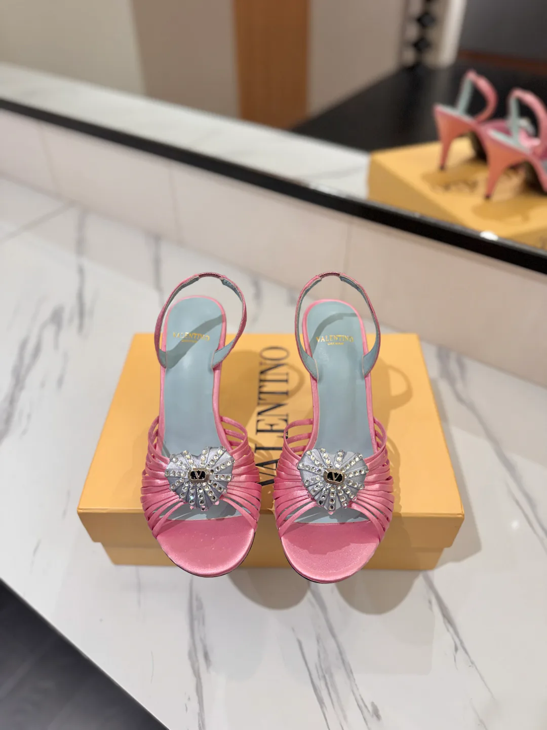 Босоножки Женские Valentino 18134884