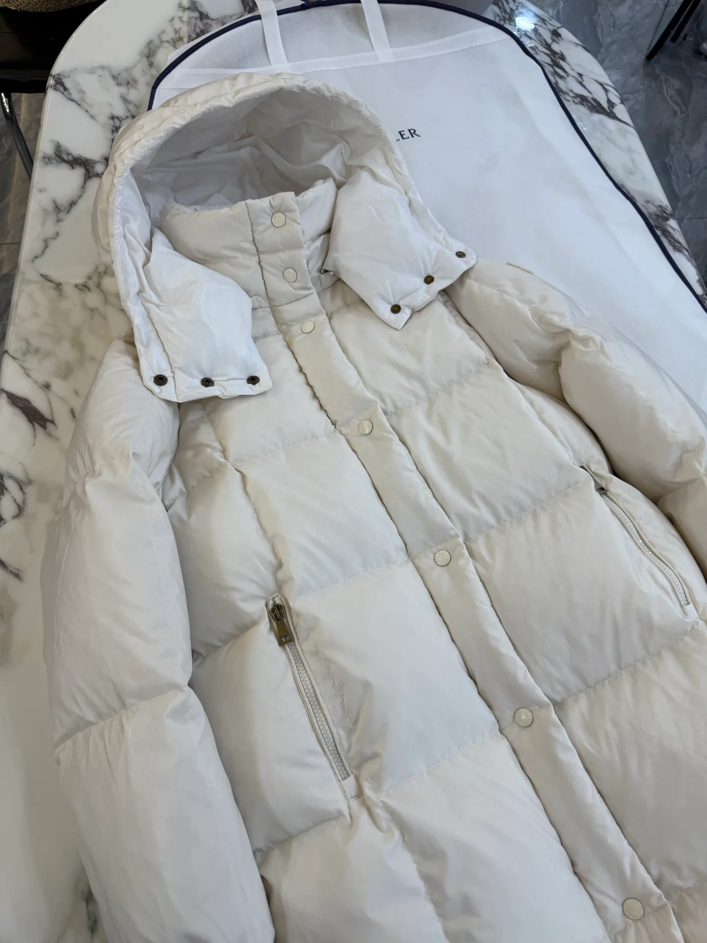 Куртки И Пуховики Женские Moncler 18946174