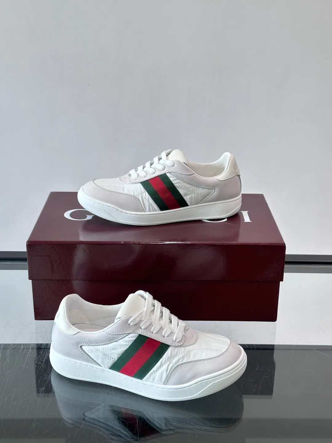 Кроссовки Женские Gucci 18118513