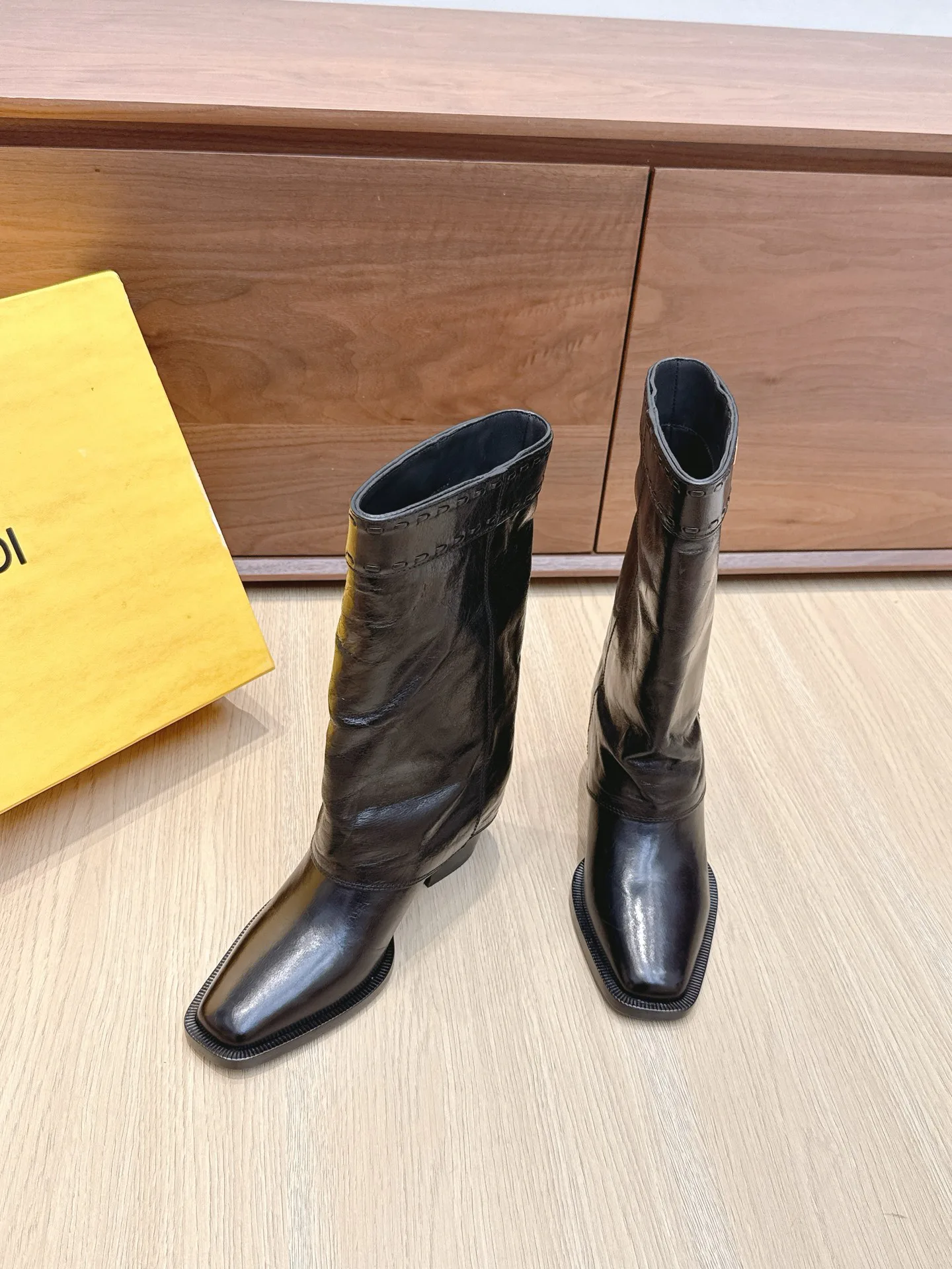 Сапоги Женские Fendi 18092438