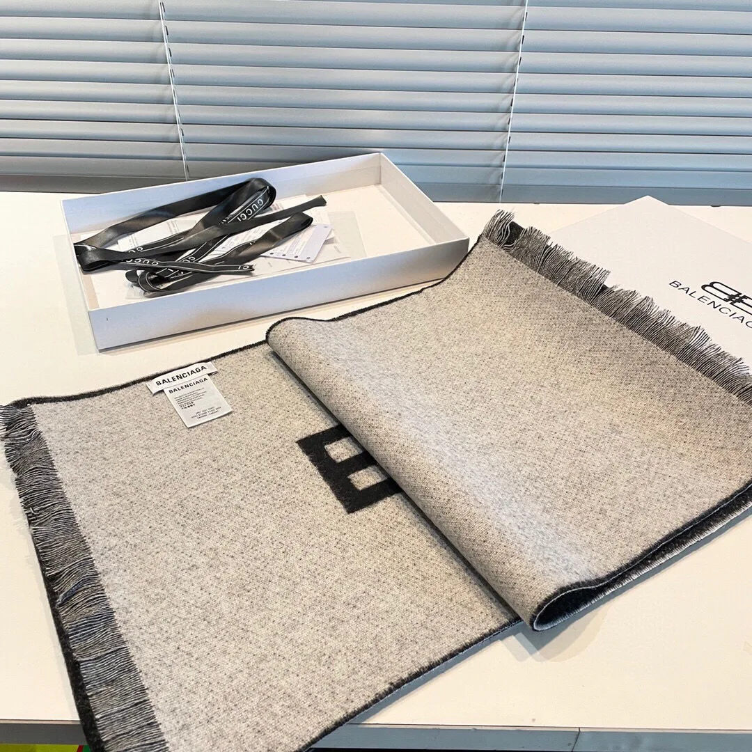 Шарфы Balenciaga 588318