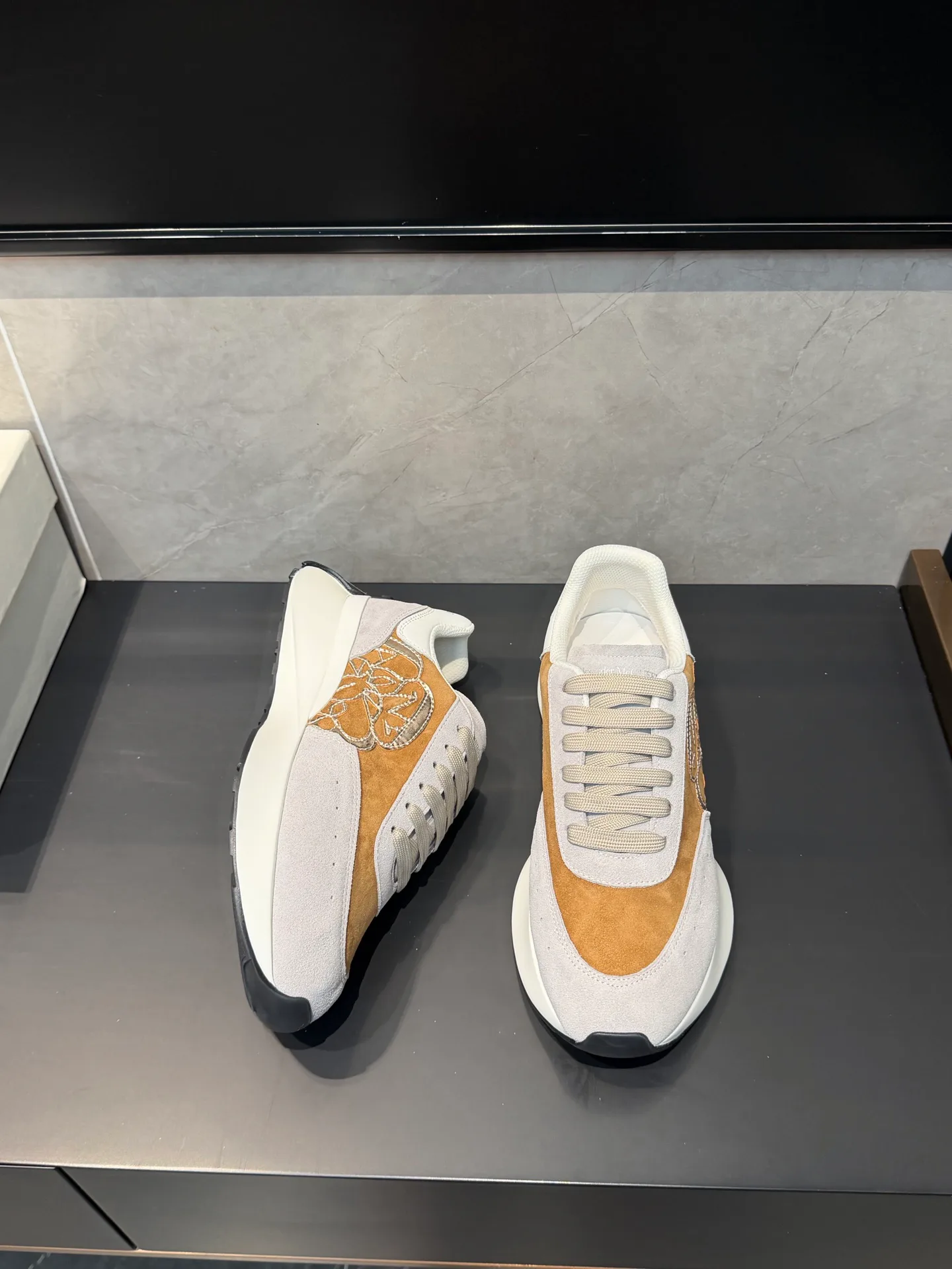 Кроссовки Женские Alexander Mcqueen 18363886