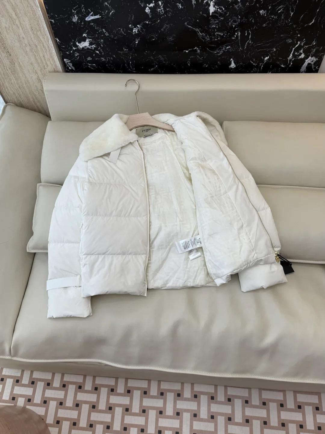 Куртки И Пуховики Женские Fendi 19572373