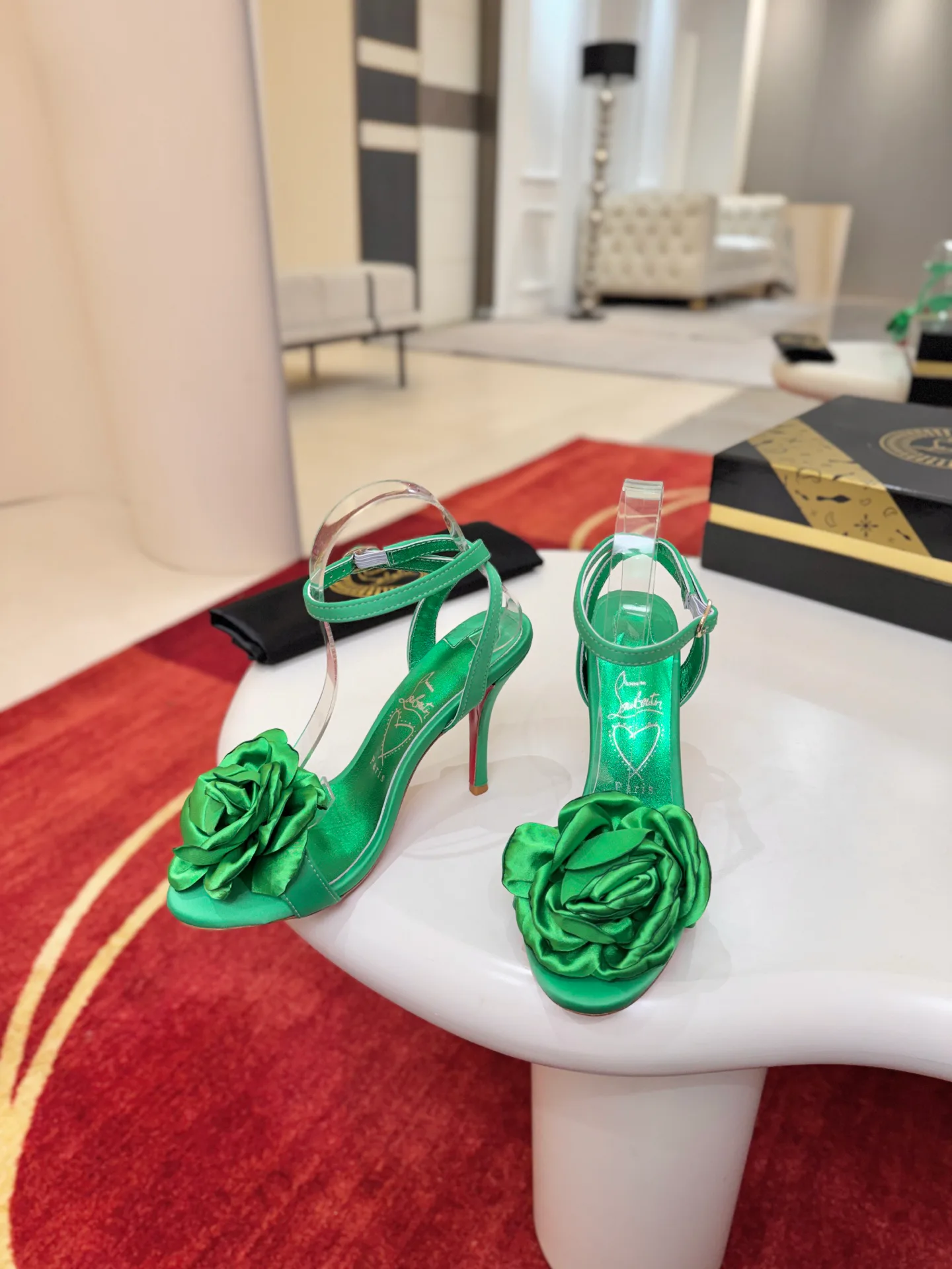 Босоножки Женские Christian Louboutin 18275835