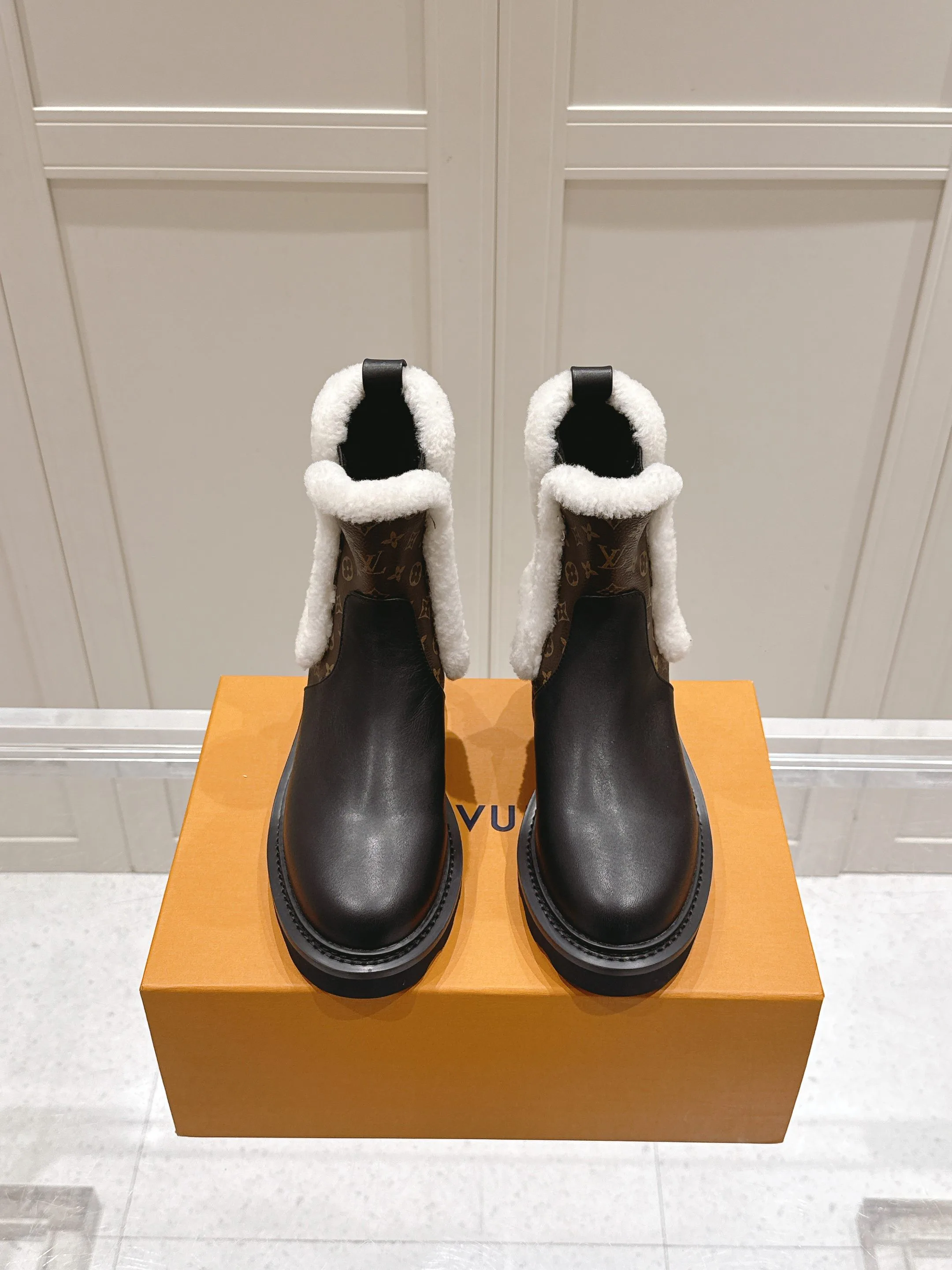 Ботинки Женские Louis Vuitton 1284609