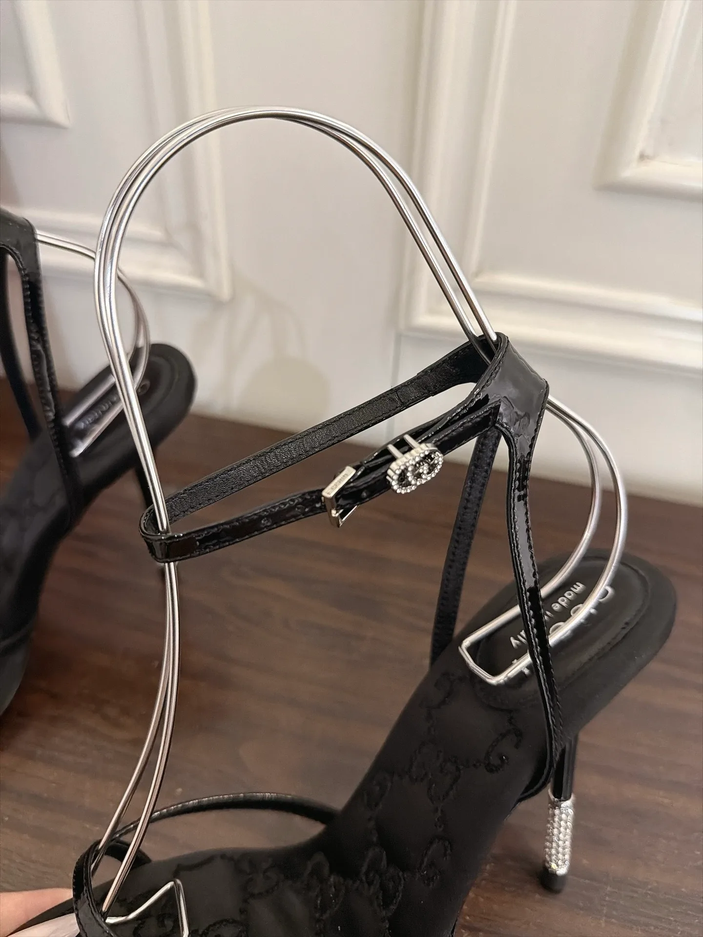 Босоножки Женские Gucci 19314655