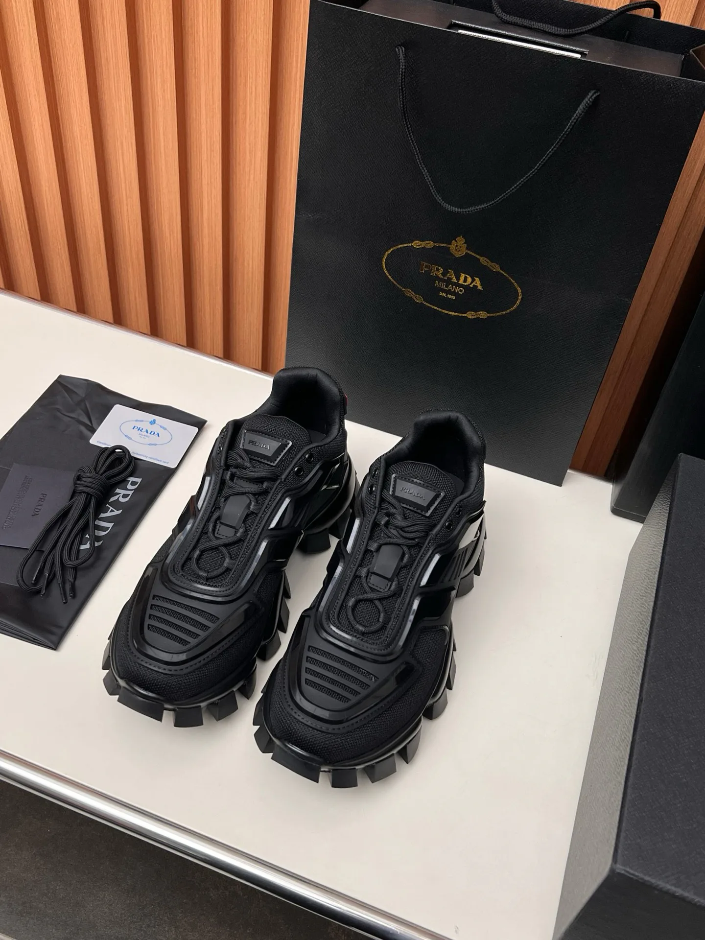 Кроссовки Женские Prada 17955145