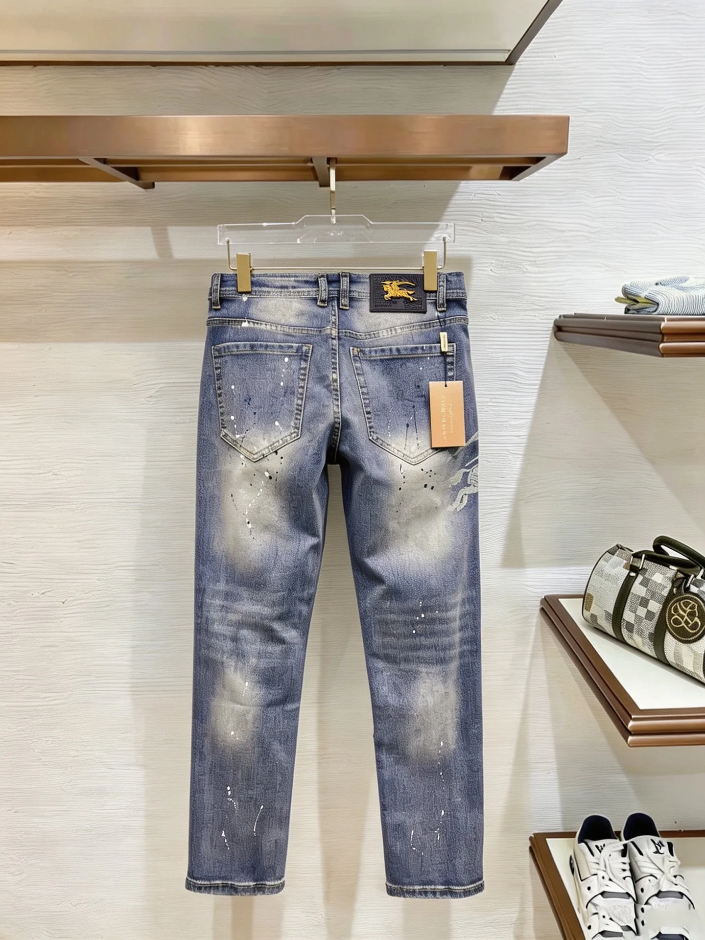 Джинсы Мужские Burberry 18098417