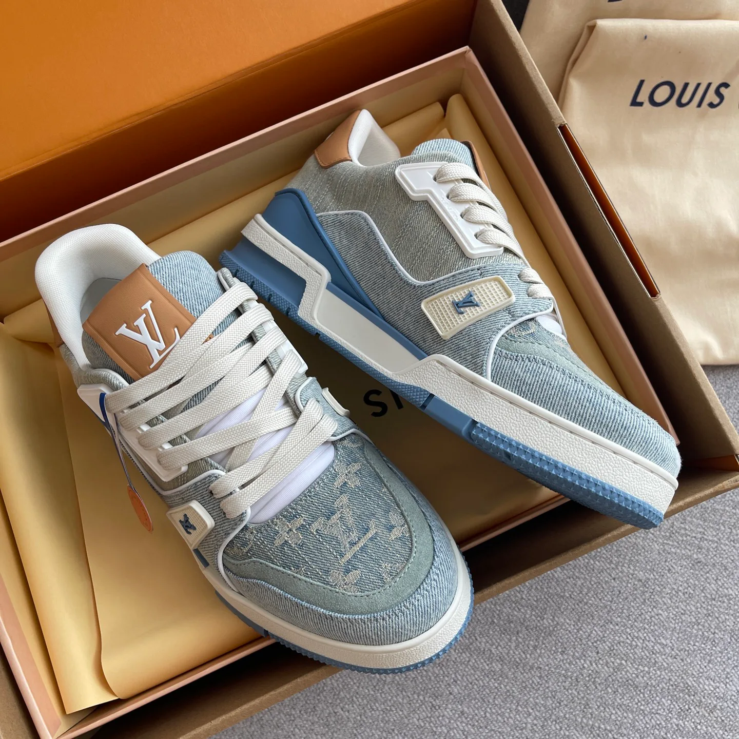 Кроссовки Женские Louis Vuitton 17511541