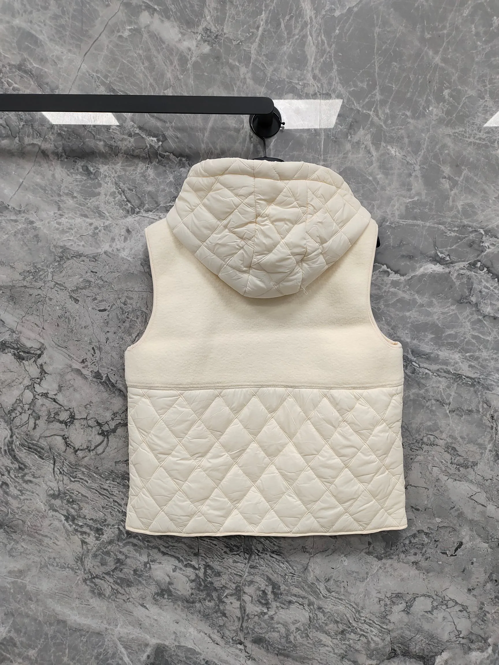 Жилеты Женские Moncler 18743556