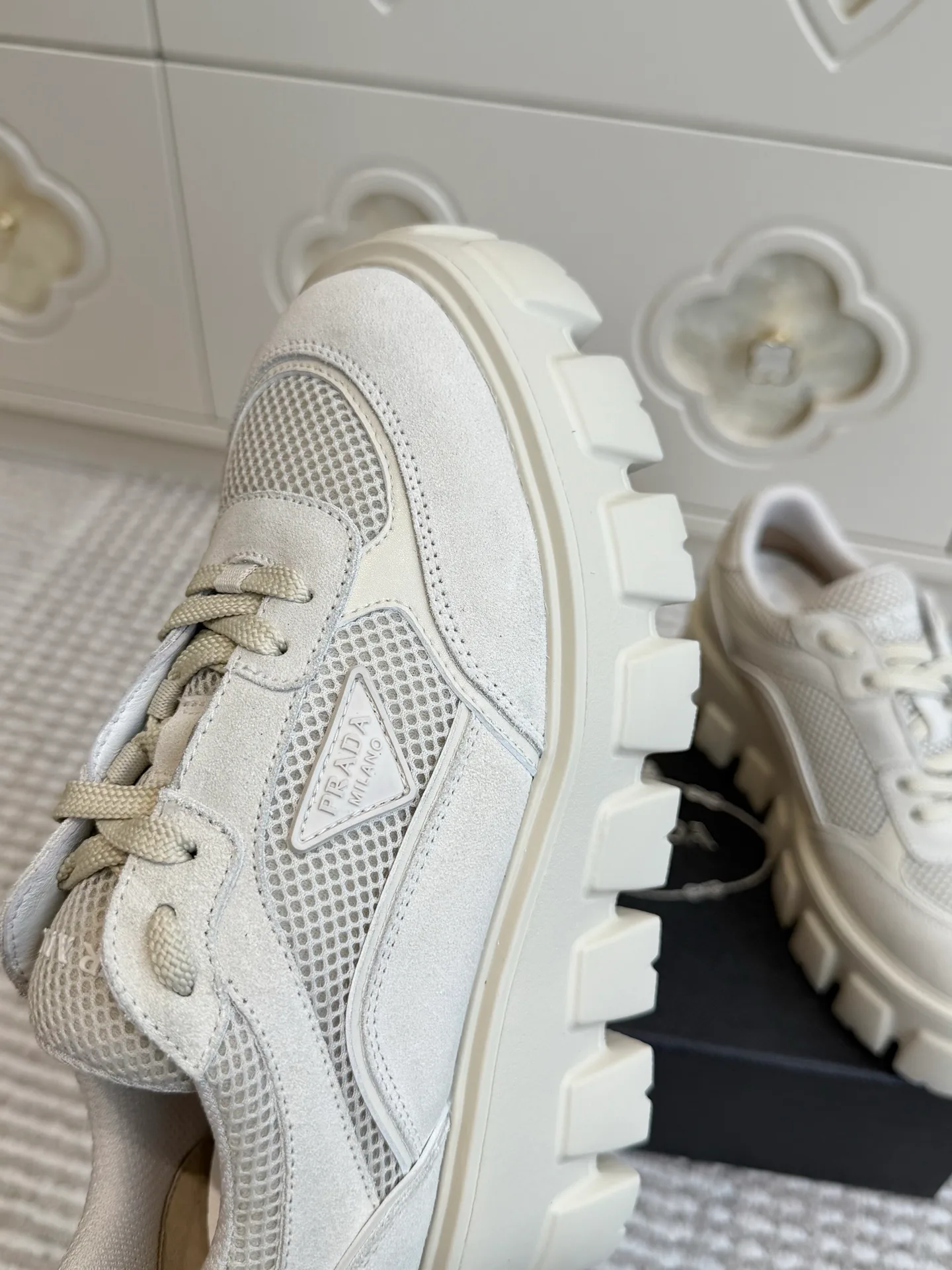 Кроссовки Женские Prada 18261280