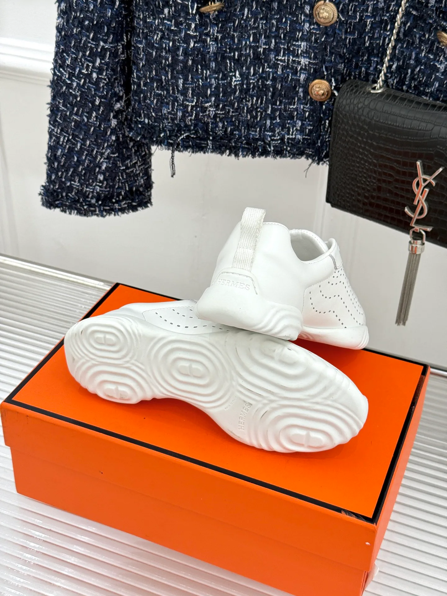 Кроссовки Женские Hermes 18636855