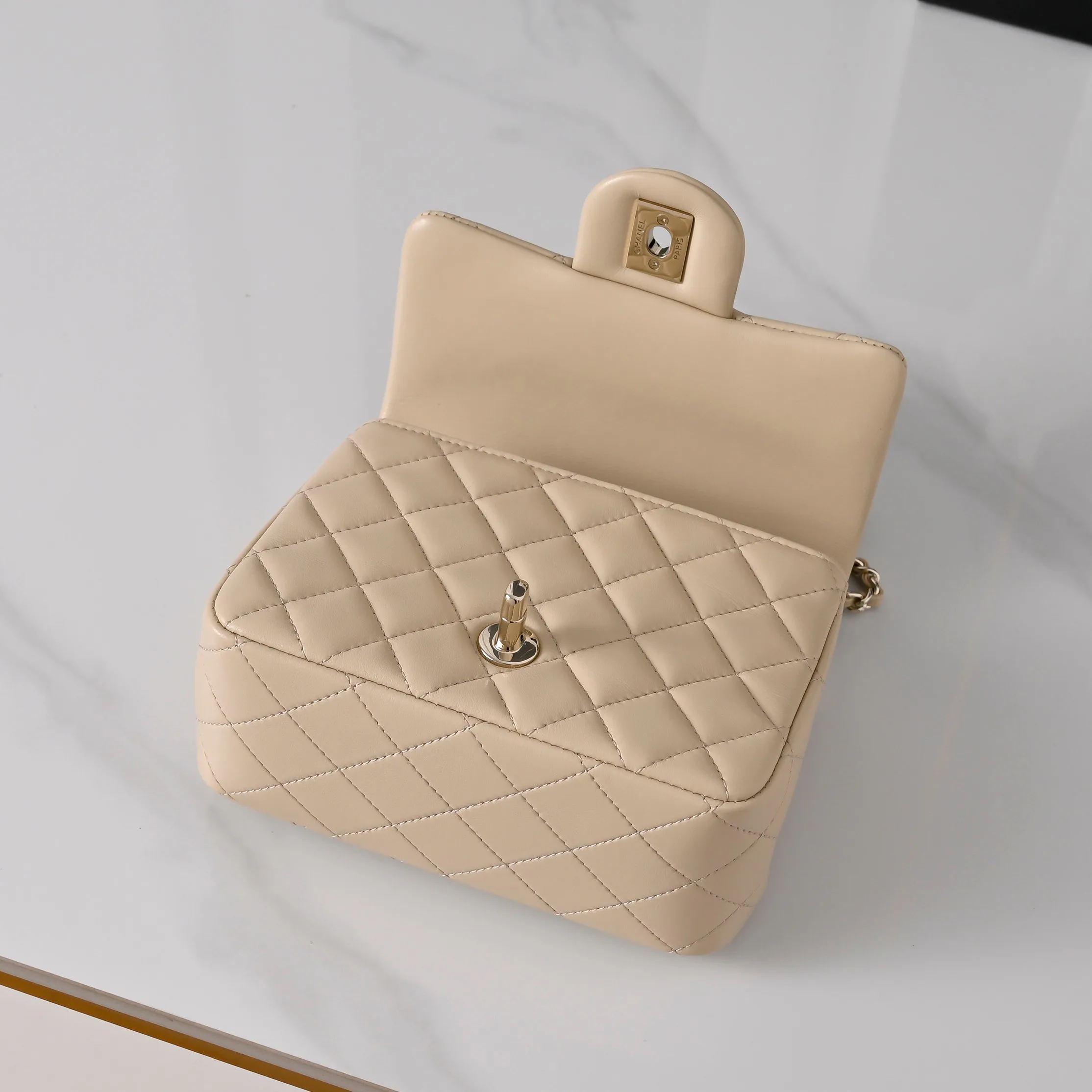 Классические Сумки Женские Chanel 18147939
