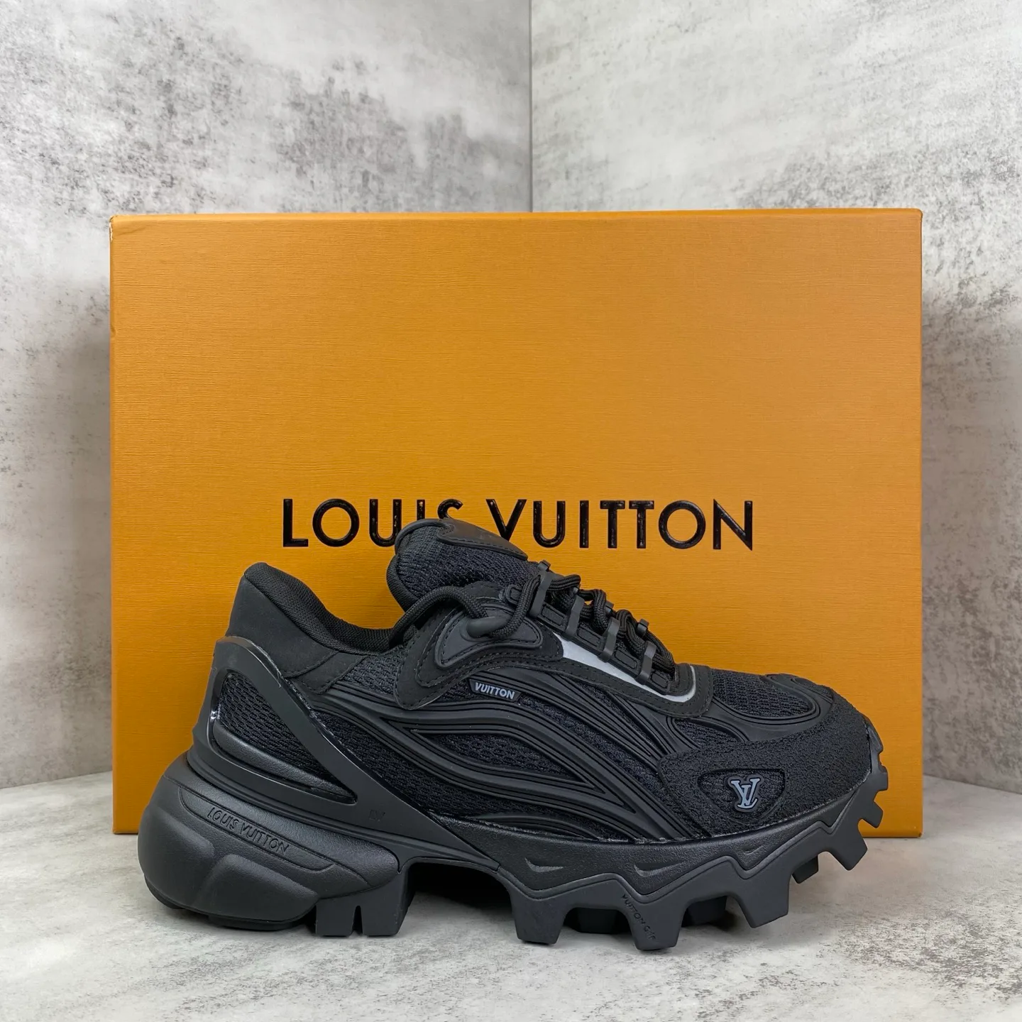 Кроссовки Женские Louis Vuitton 18039583