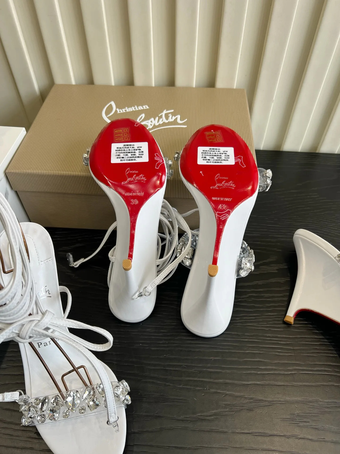 Босоножки Женские Christian Louboutin 18614258