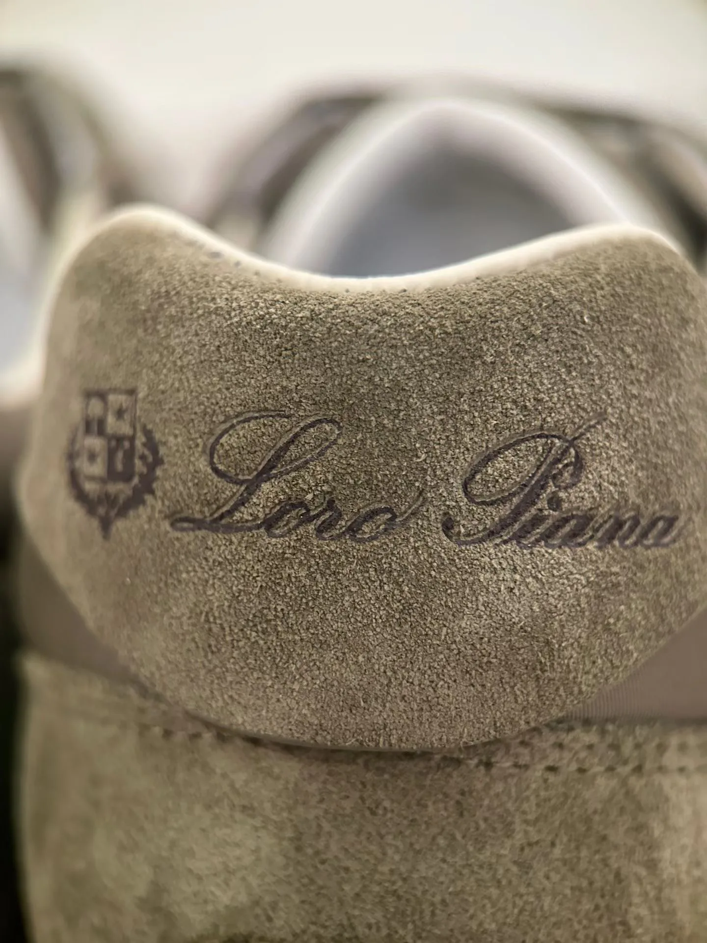 Кроссовки Женские Loro Piana 18267404