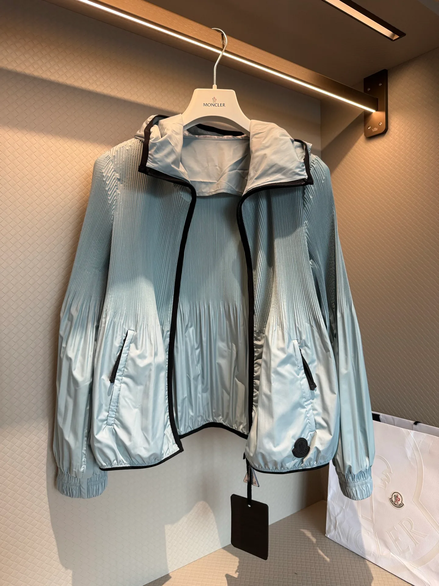Куртки И Пуховики Женские Moncler 10464073