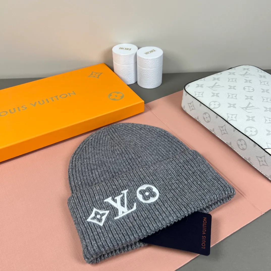 Головные Уборы Louis Vuitton 17879713