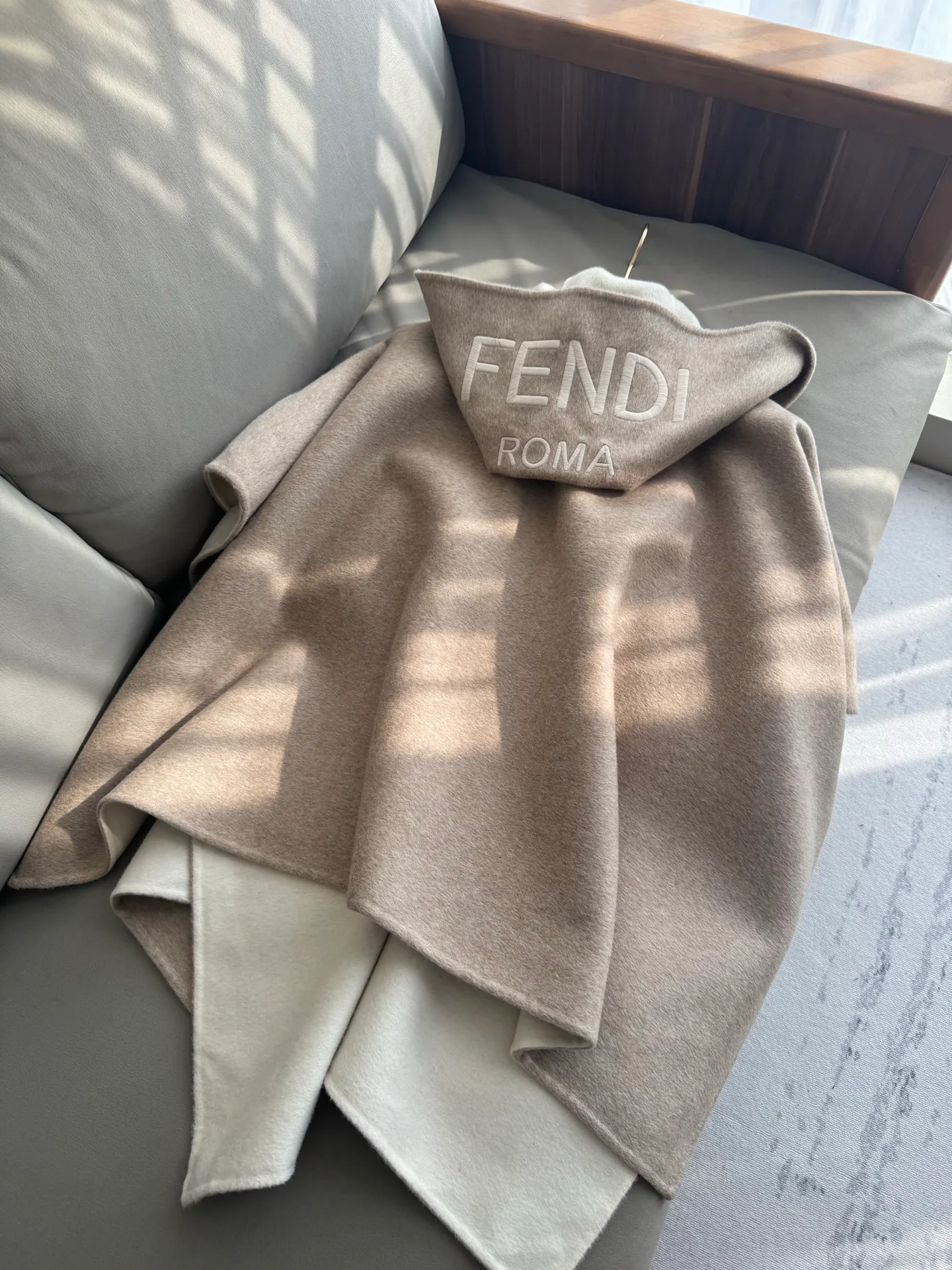 Пальто Женские Fendi 18739645