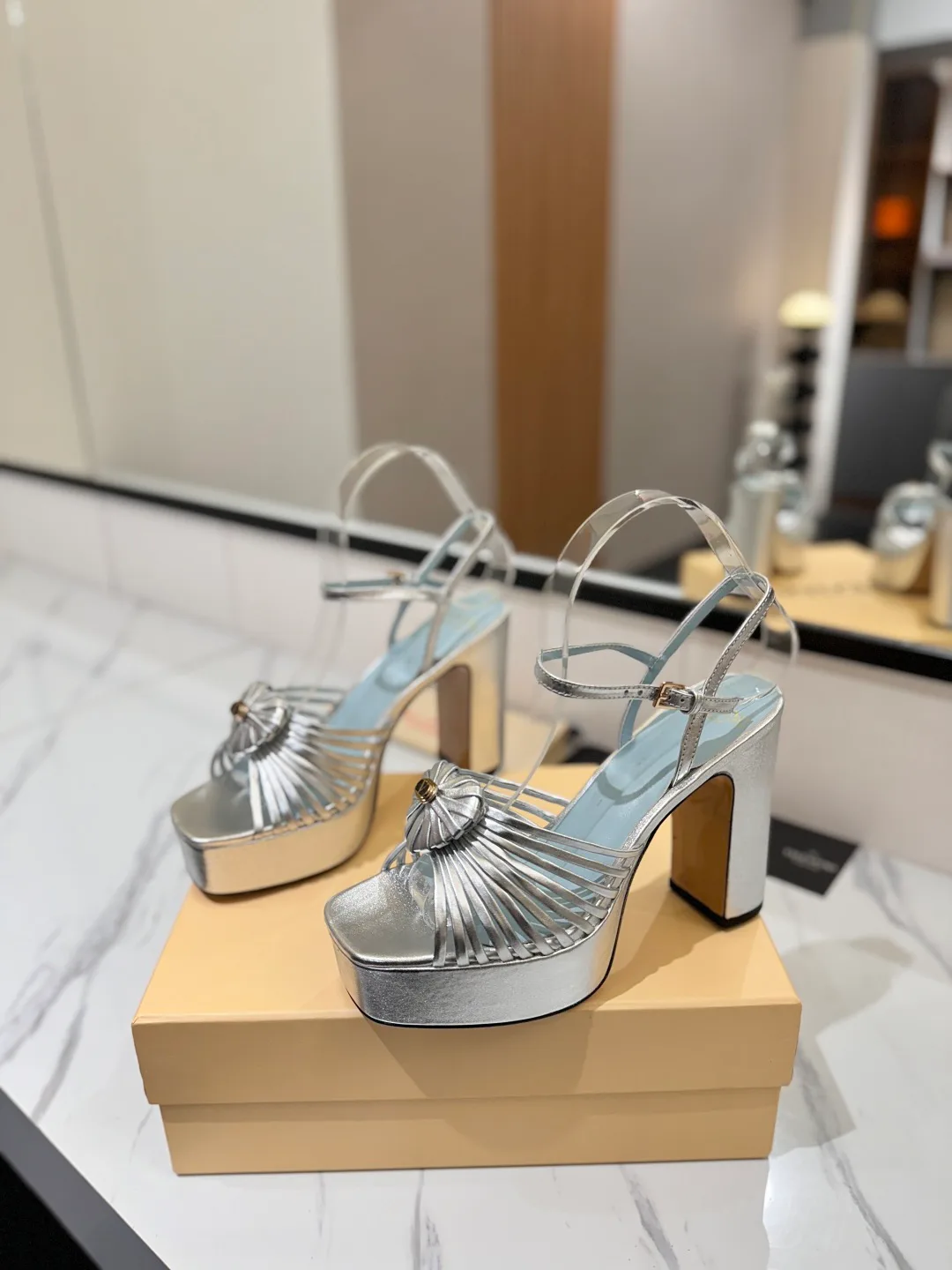 Босоножки Женские Valentino 10026785