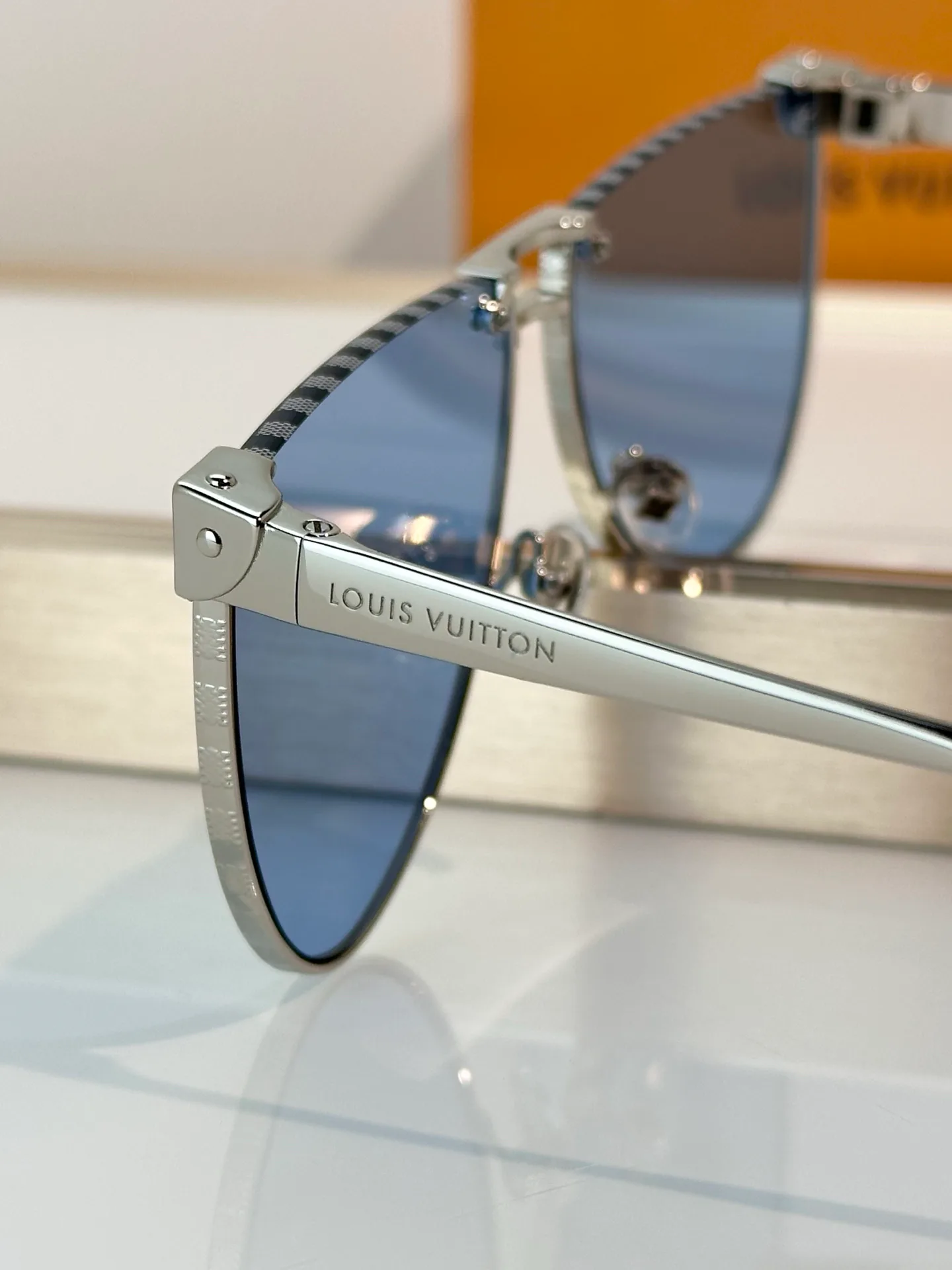 Очки Louis Vuitton 16942428