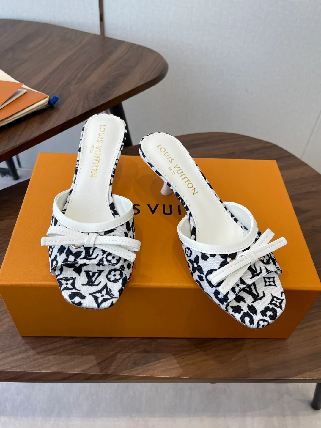 Босоножки Женские Louis Vuitton 12240233