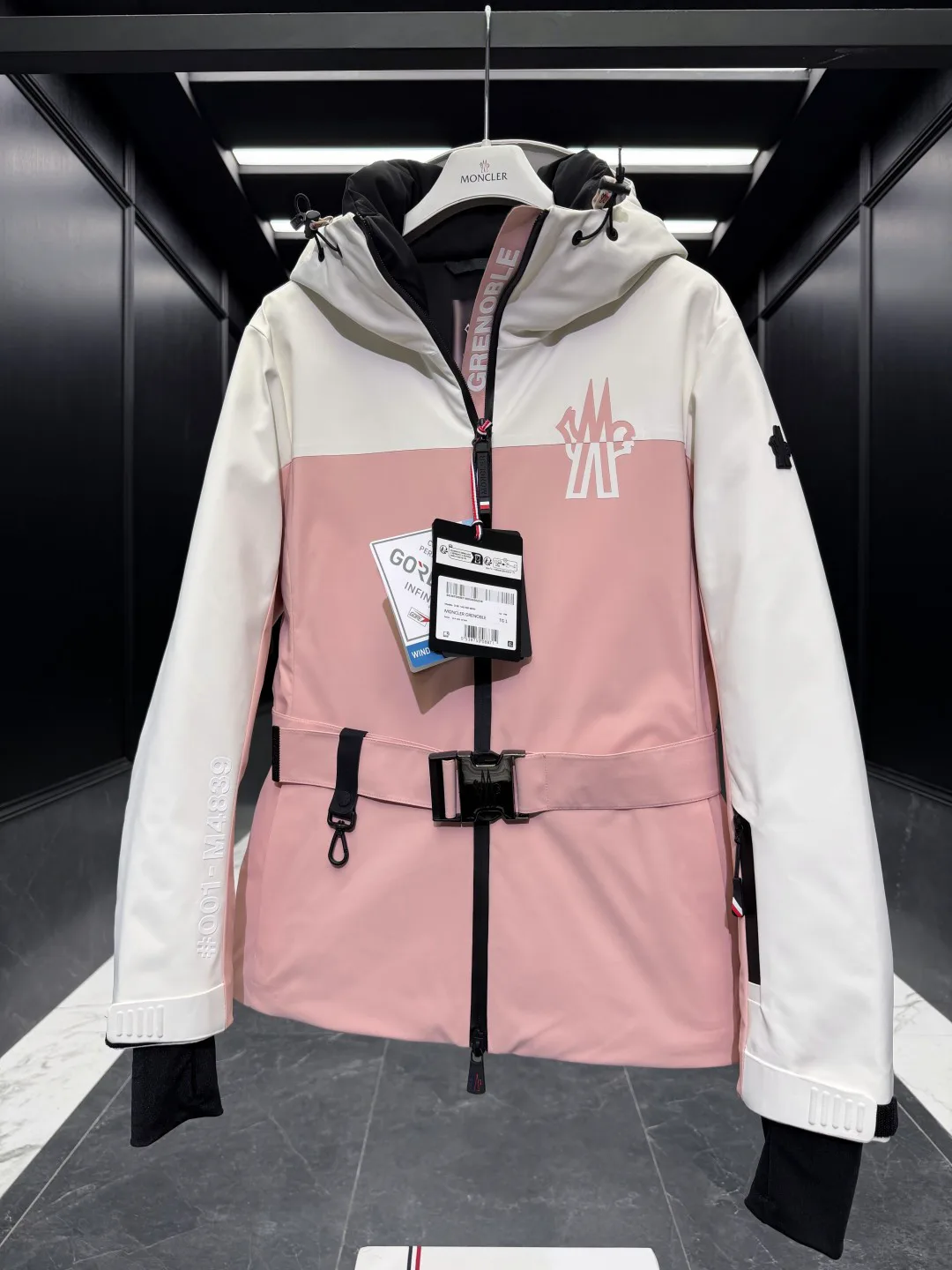 Куртки И Пуховики Женские Moncler 19336109