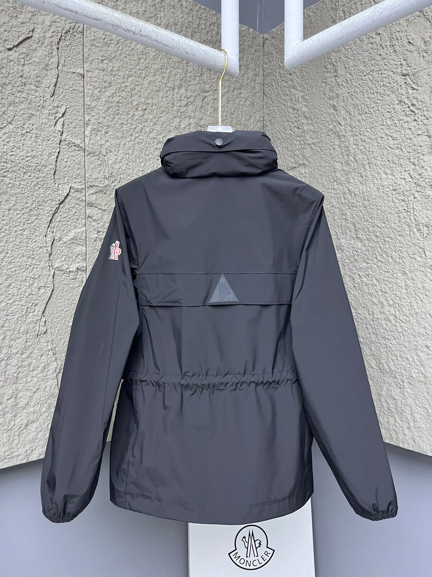 Куртки И Пуховики Женские Moncler 14179695