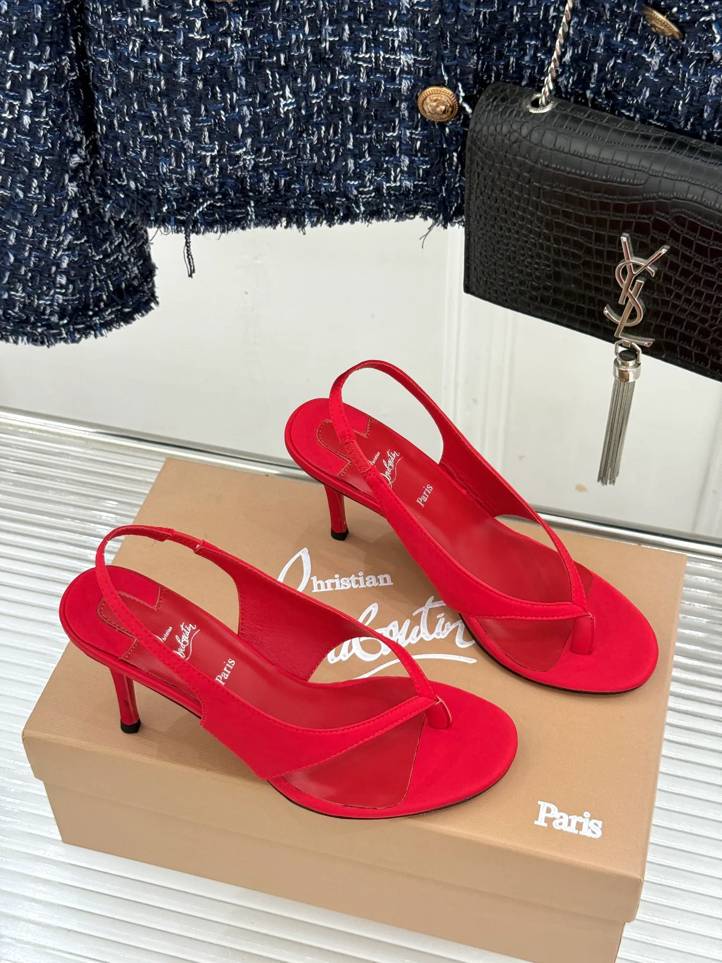 Босоножки Женские Christian Louboutin 18575746