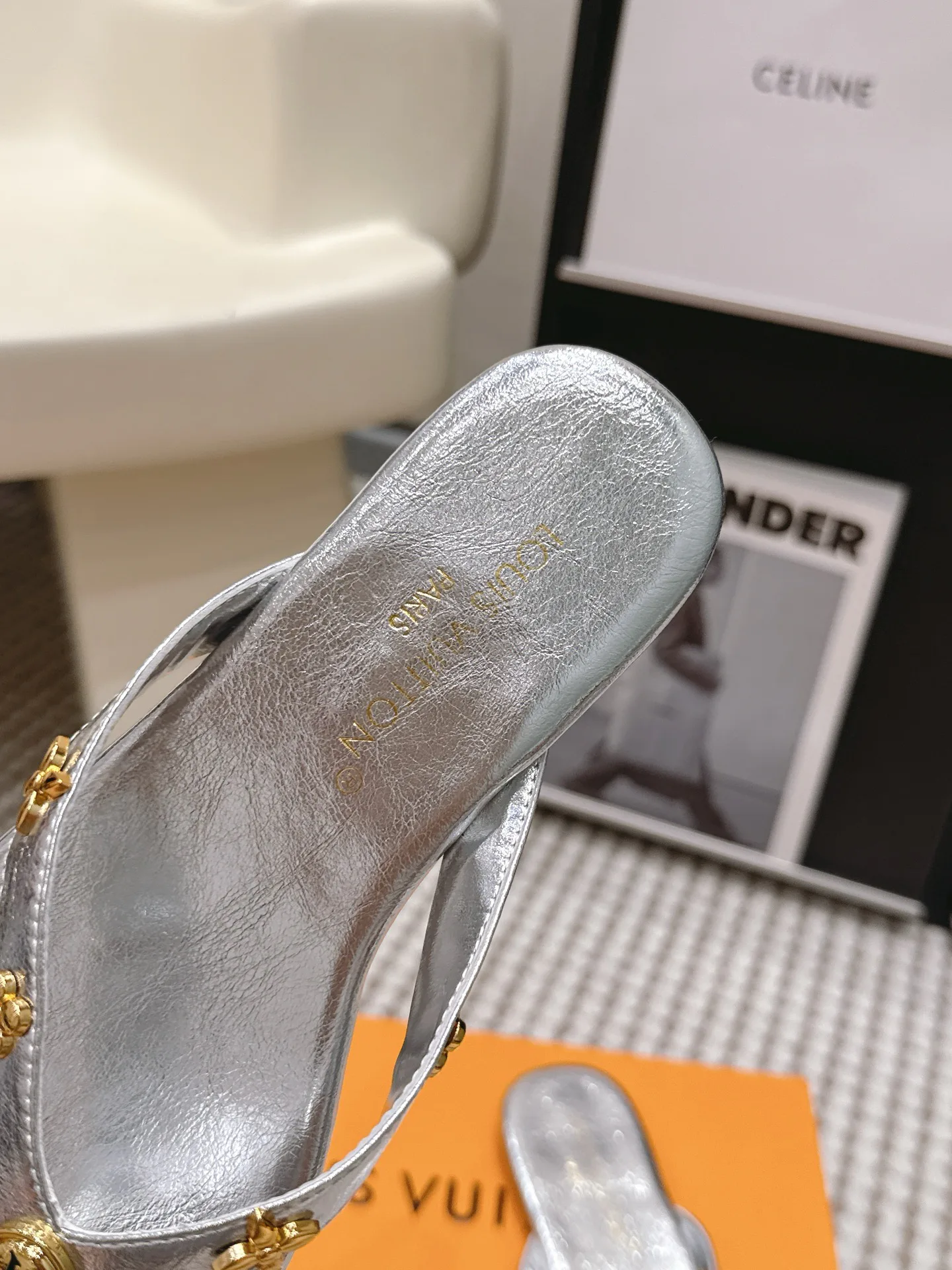 Шлепанцы Женские Louis Vuitton 14555366