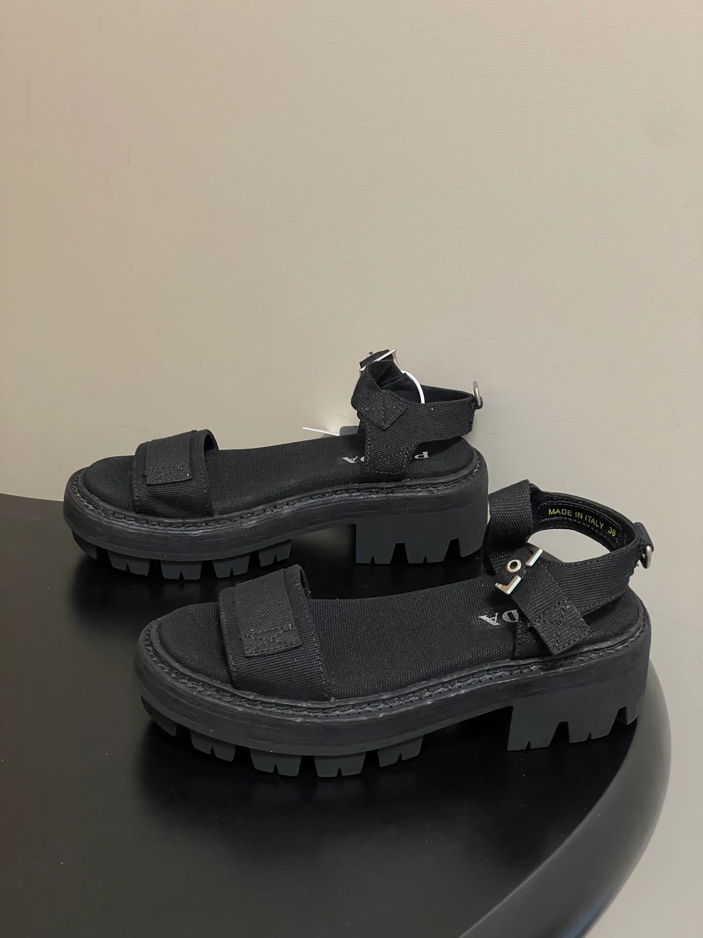 Босоножки Женские Prada 12810949