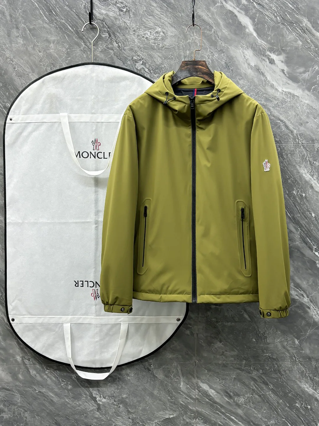 Куртки И Пуховики Мужские Moncler 16994604