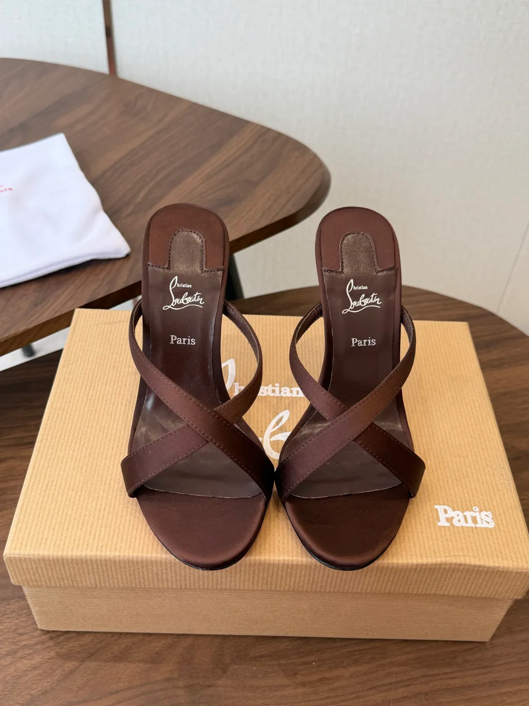 Босоножки Женские Christian Louboutin 18183092