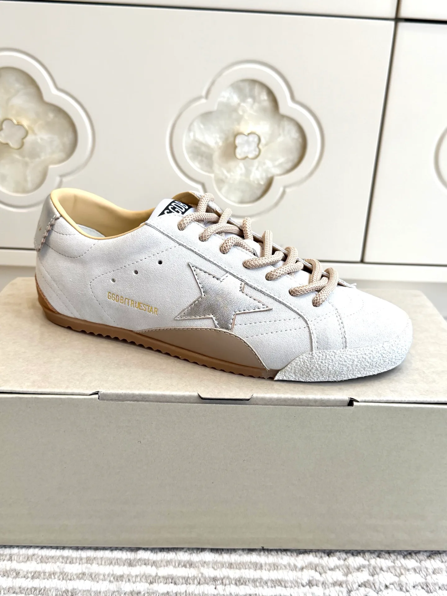Кроссовки Женские Golden Goose 18360511
