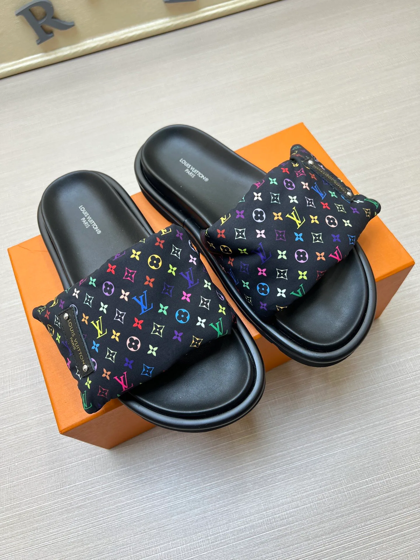 Шлепанцы Женские Louis Vuitton 9801569