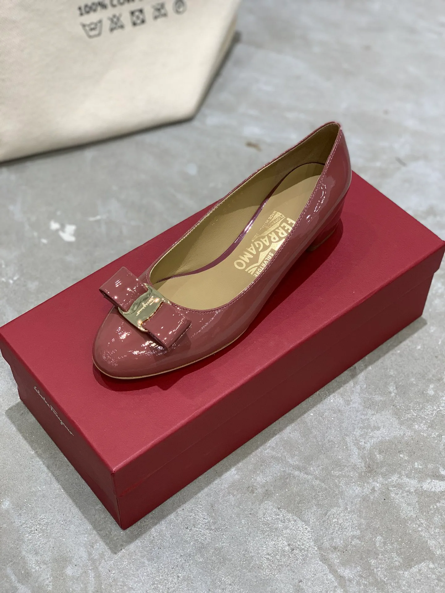Балетки Женские Salvatore Ferragamo 18340685