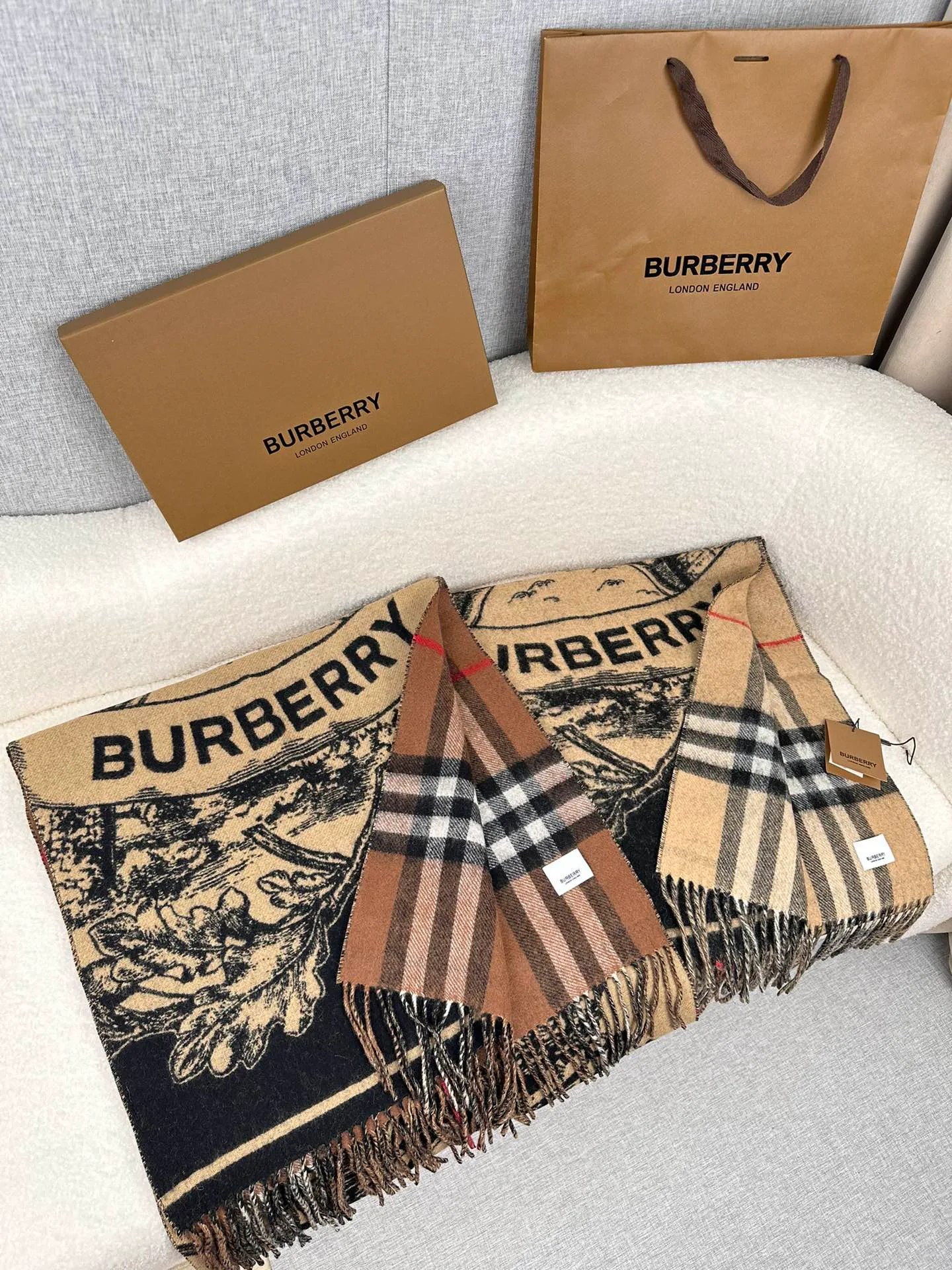 Шарфы Burberry 18675474