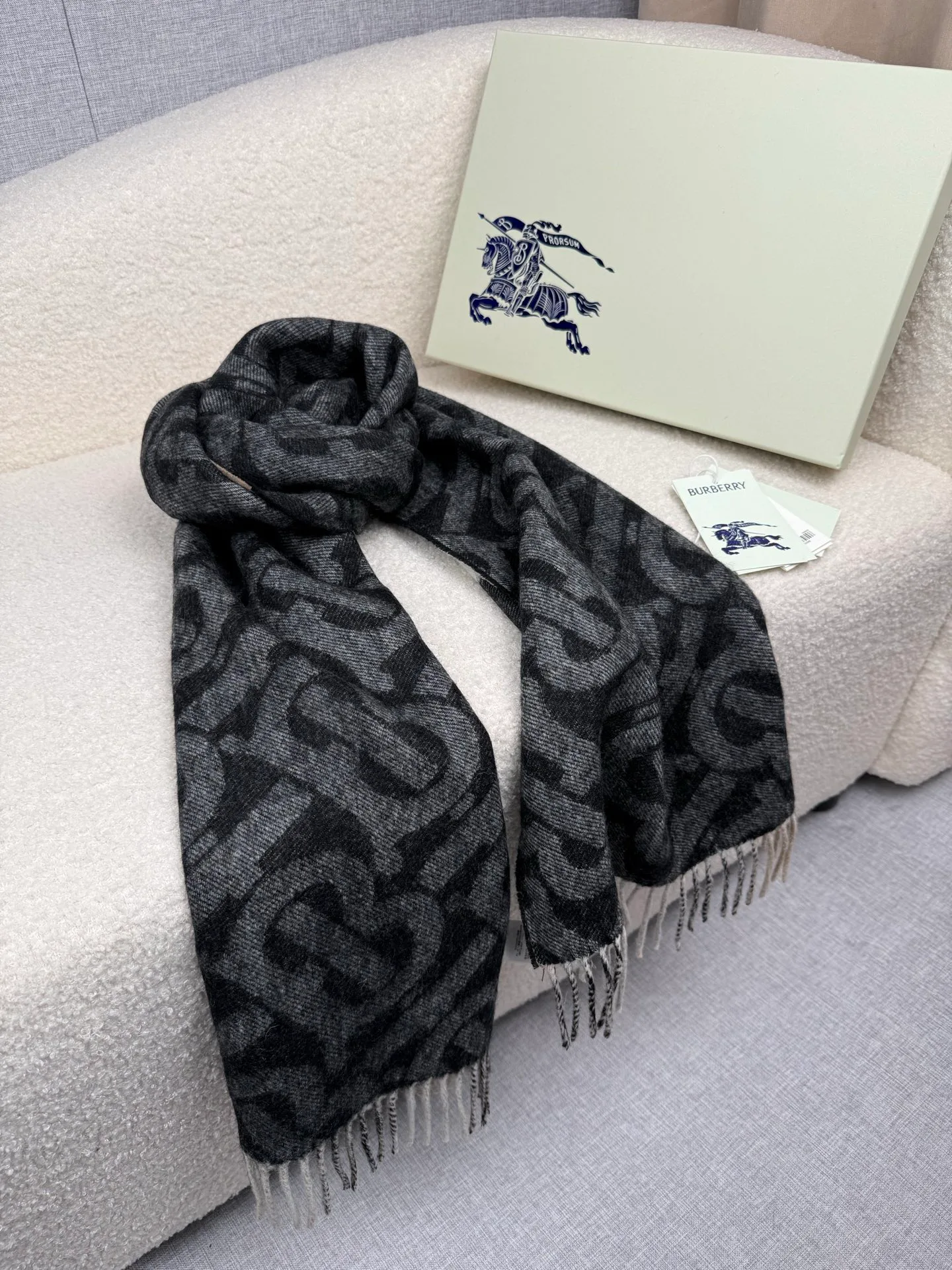 Шарфы Burberry 5901037